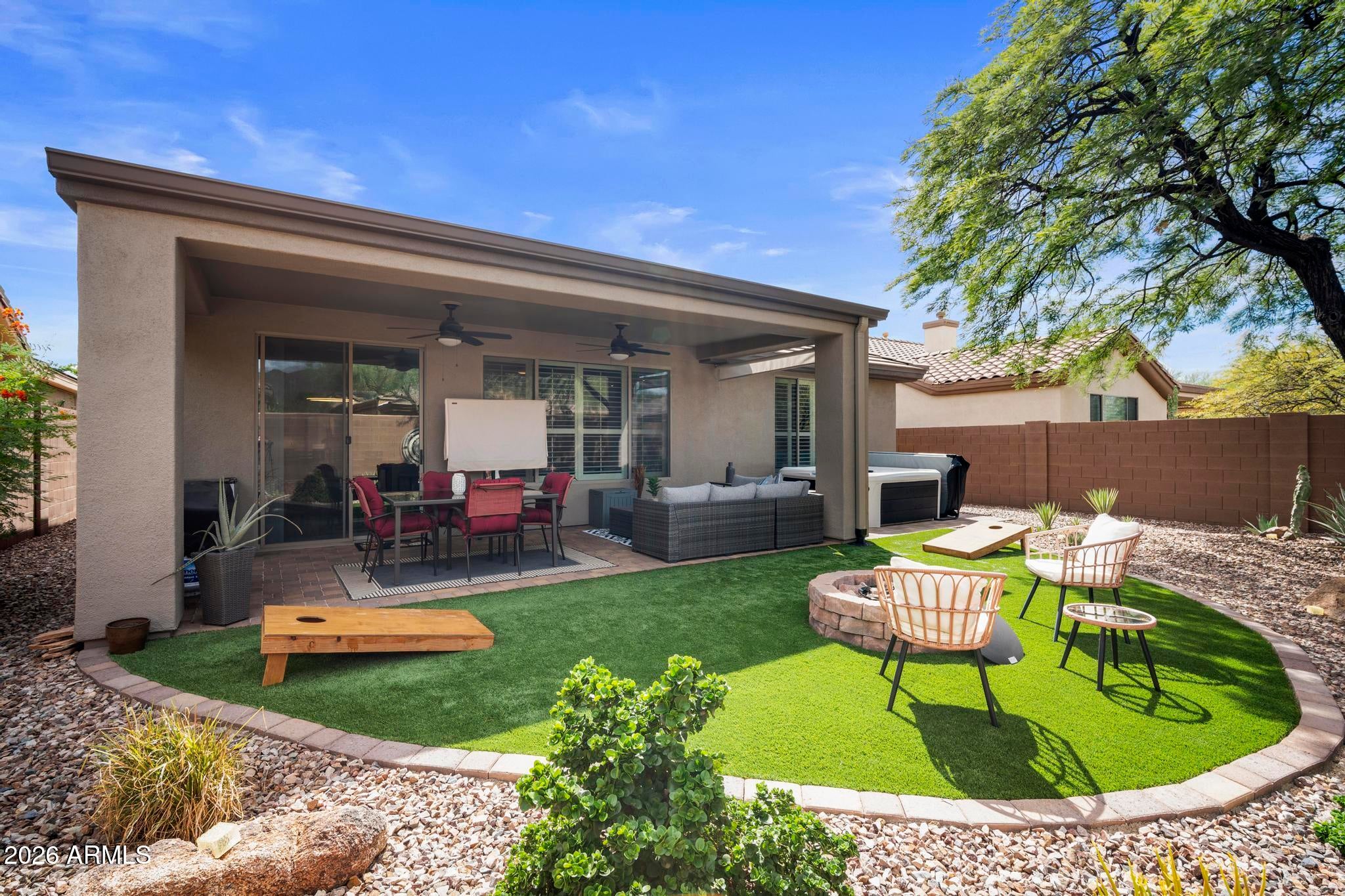 1922 W WHITMAN Court