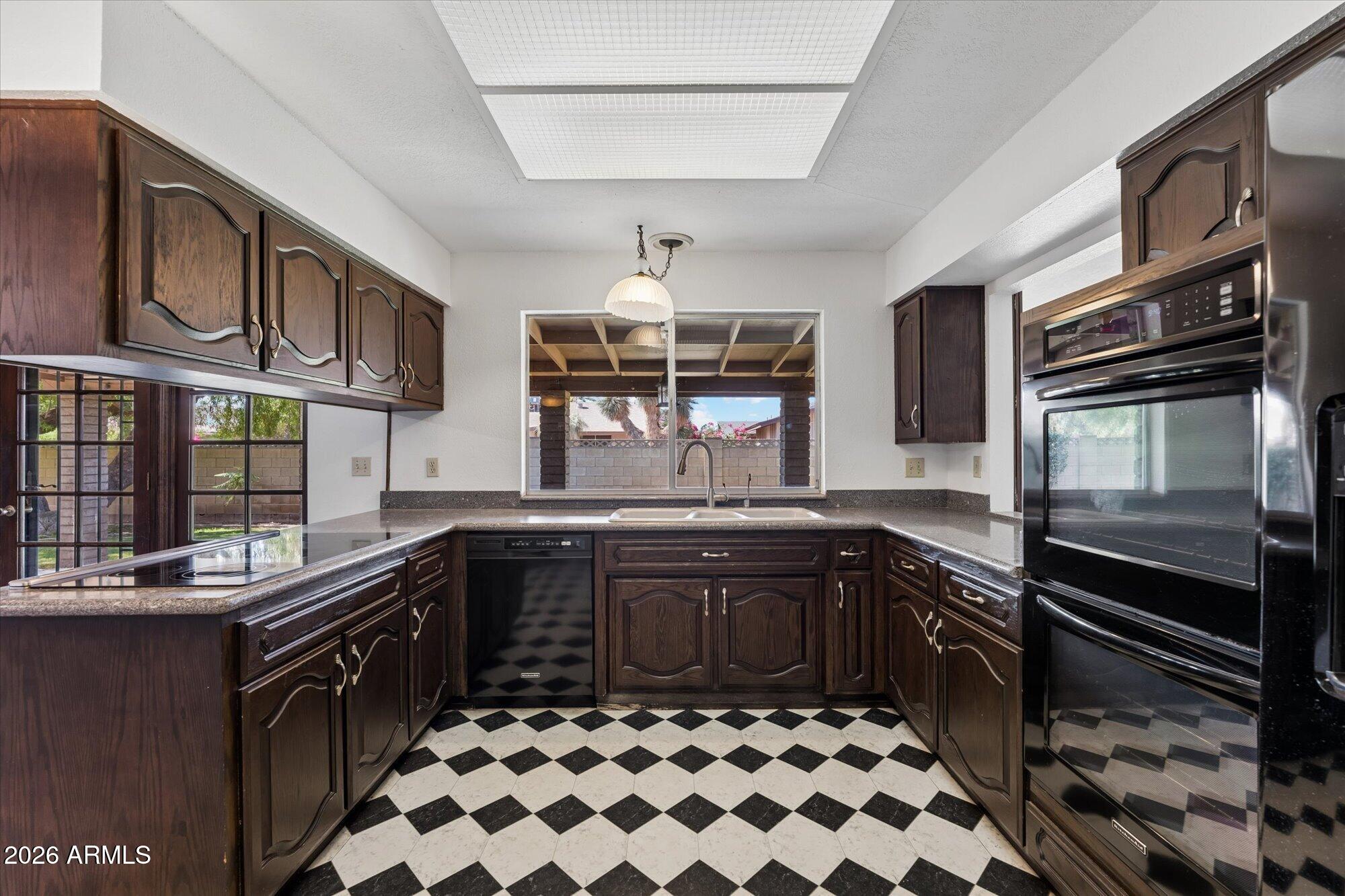 495 W KENT Drive