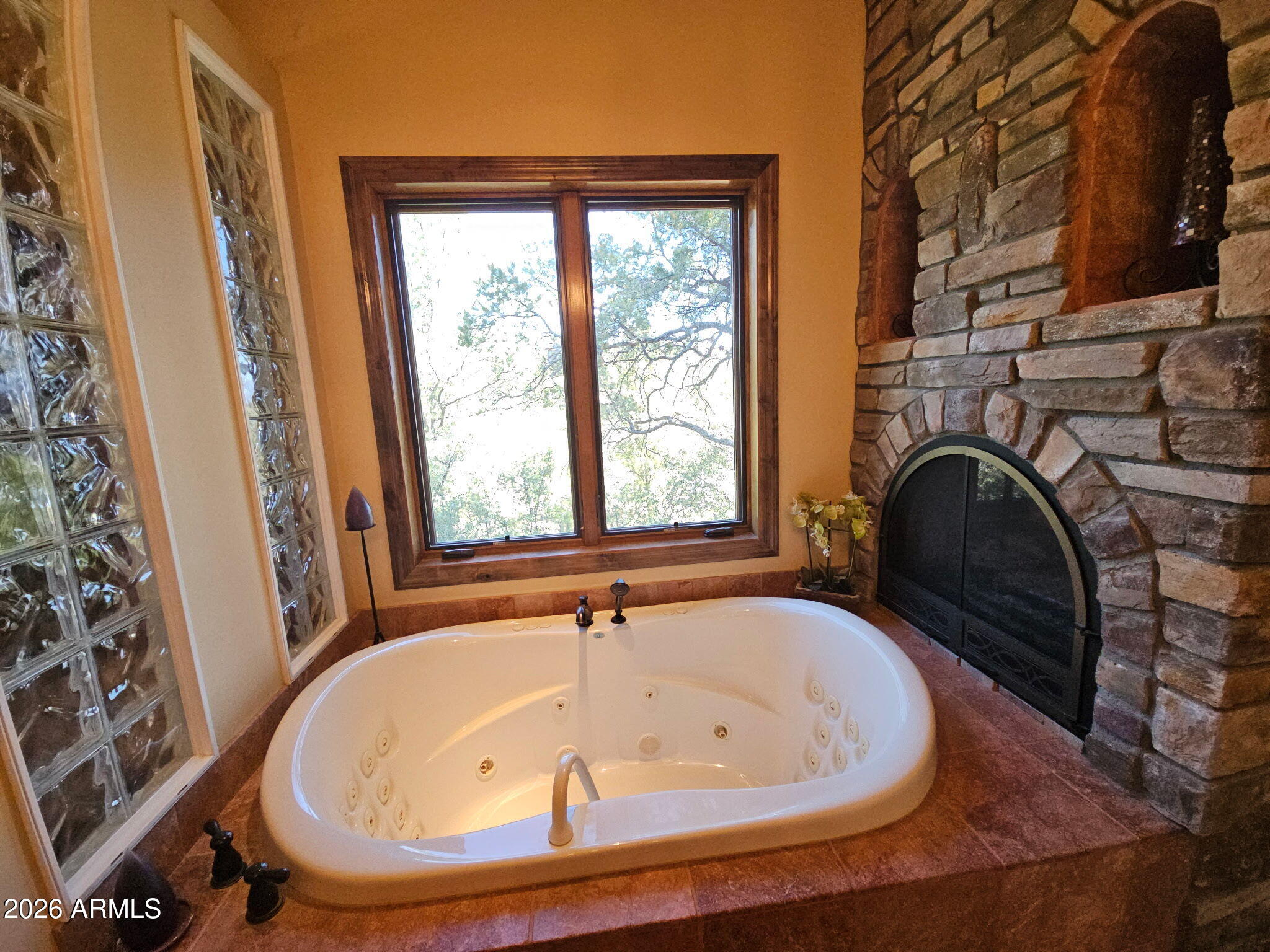 WHISPER RIDGE - Residential