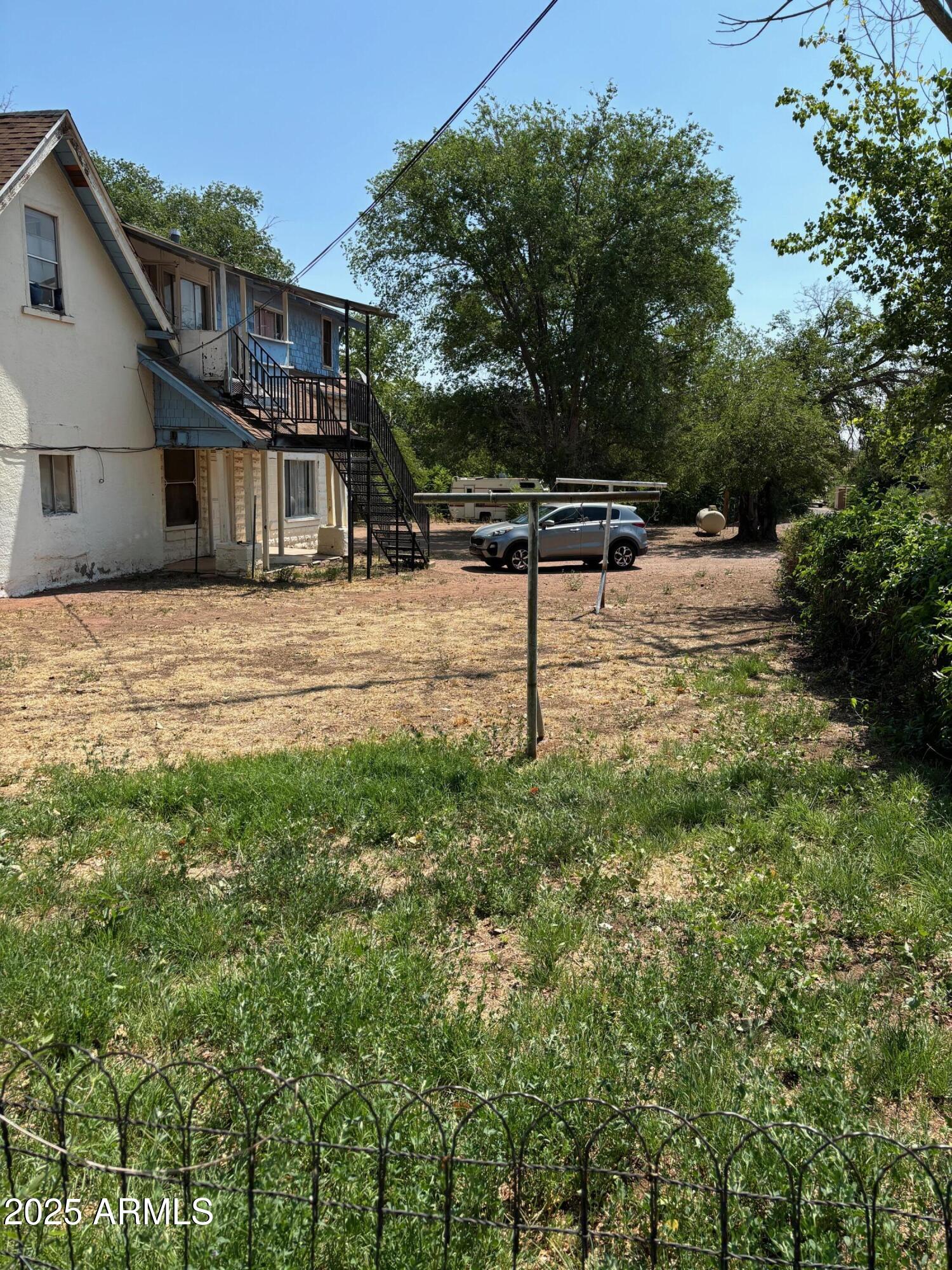 195 E 1ST South Street S