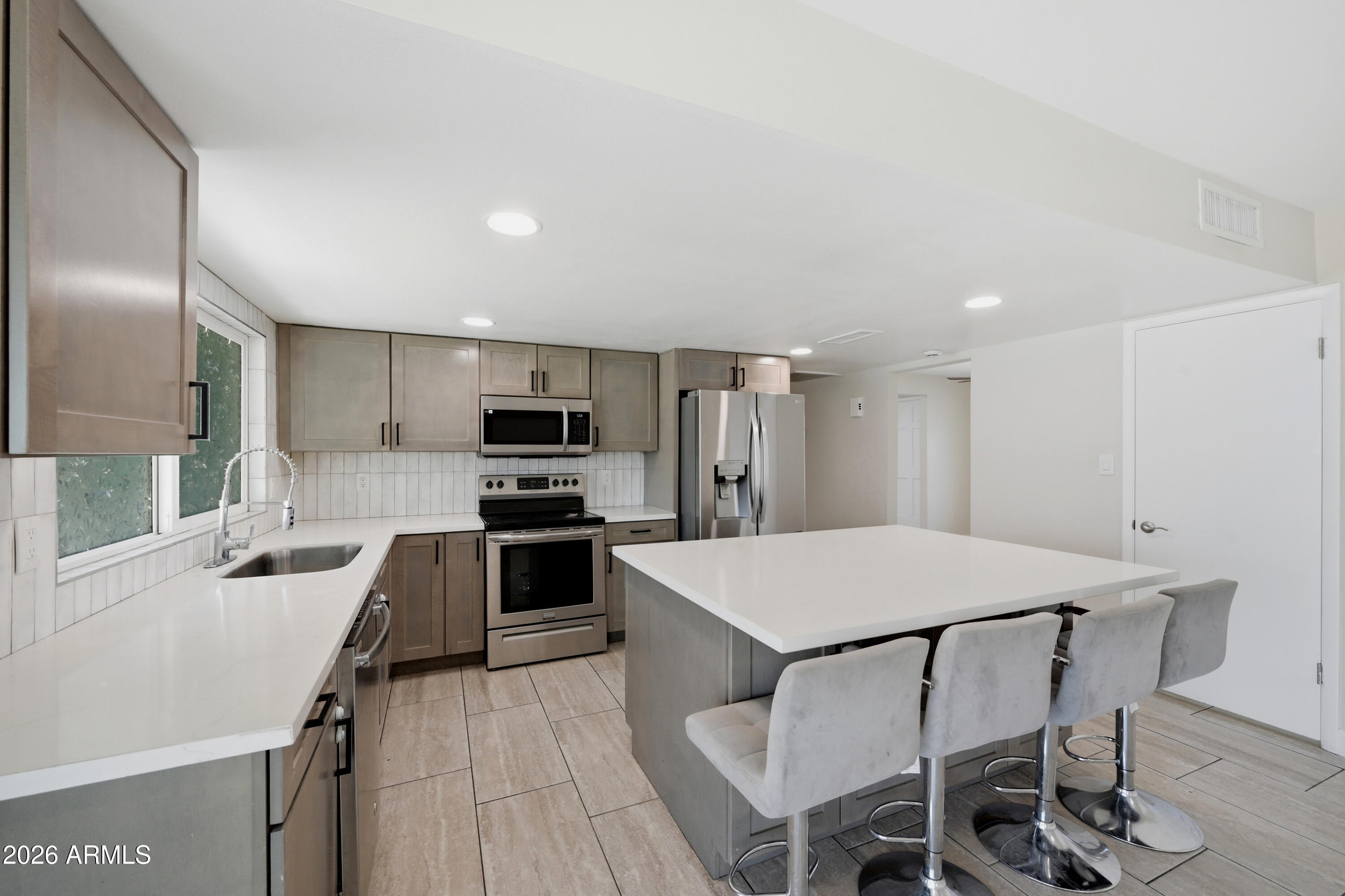 10020 N 52ND Drive