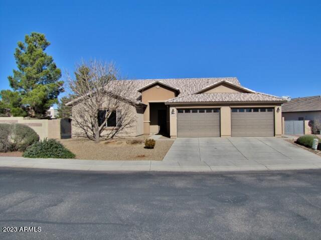 ESTATES/HOLIDAY - Residential Lease