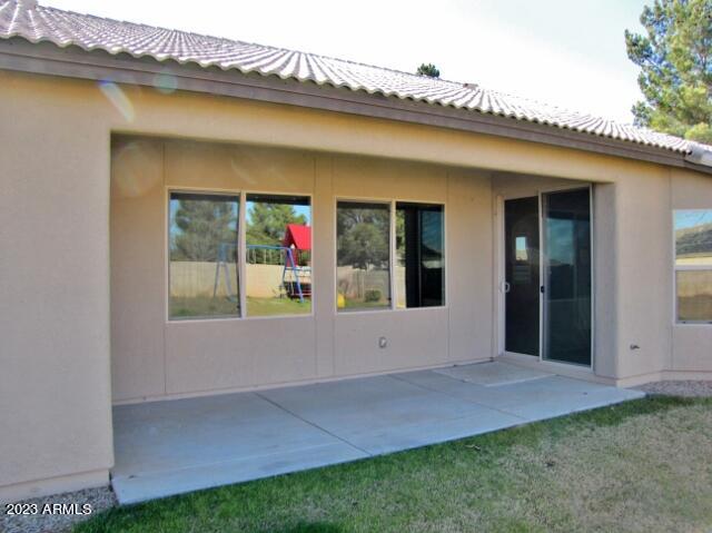 ESTATES/HOLIDAY - Residential Lease