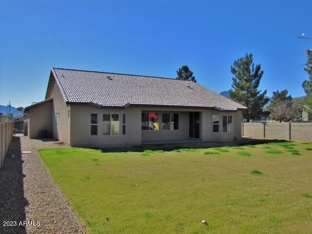 ESTATES/HOLIDAY - Residential Lease