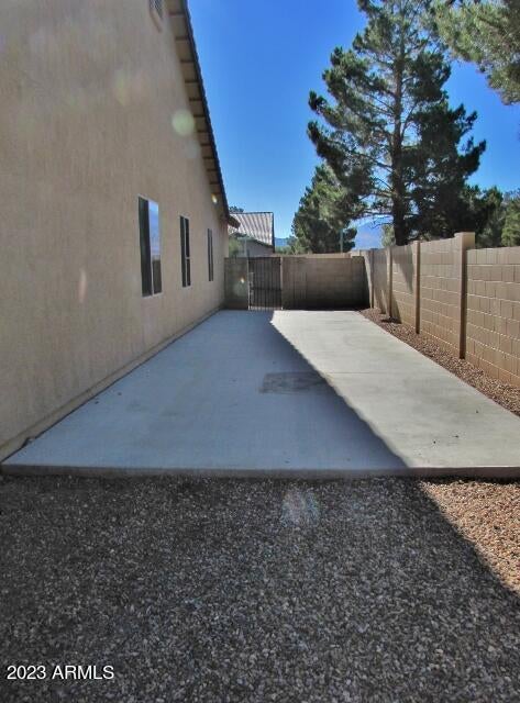 ESTATES/HOLIDAY - Residential Lease