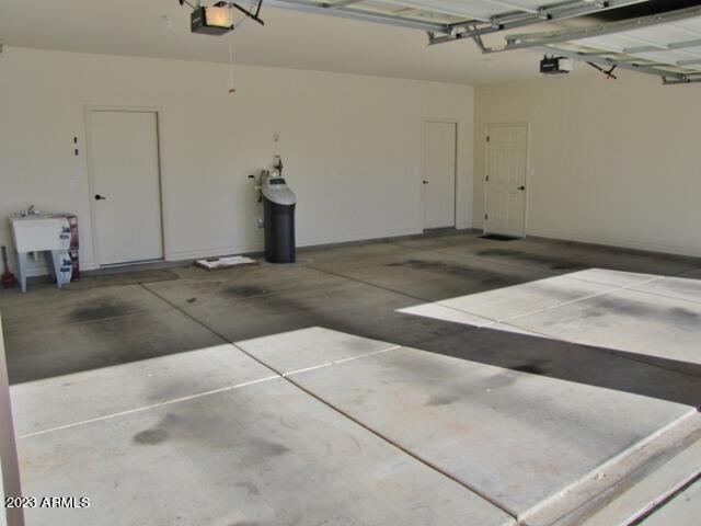 ESTATES/HOLIDAY - Residential Lease