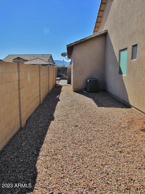 ESTATES/HOLIDAY - Residential Lease