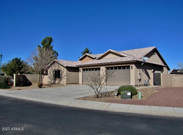 ESTATES/HOLIDAY - Residential Lease