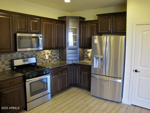 ESTATES/HOLIDAY - Residential Lease