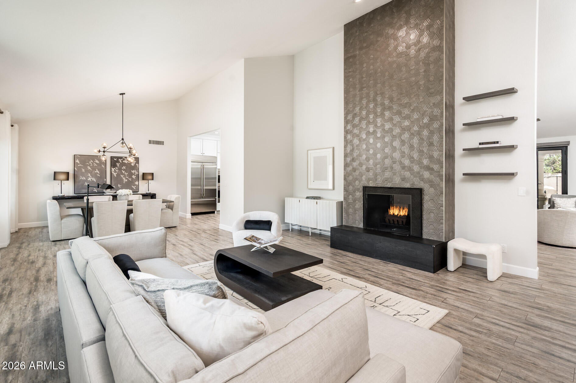 5402 E CHOLLA Street