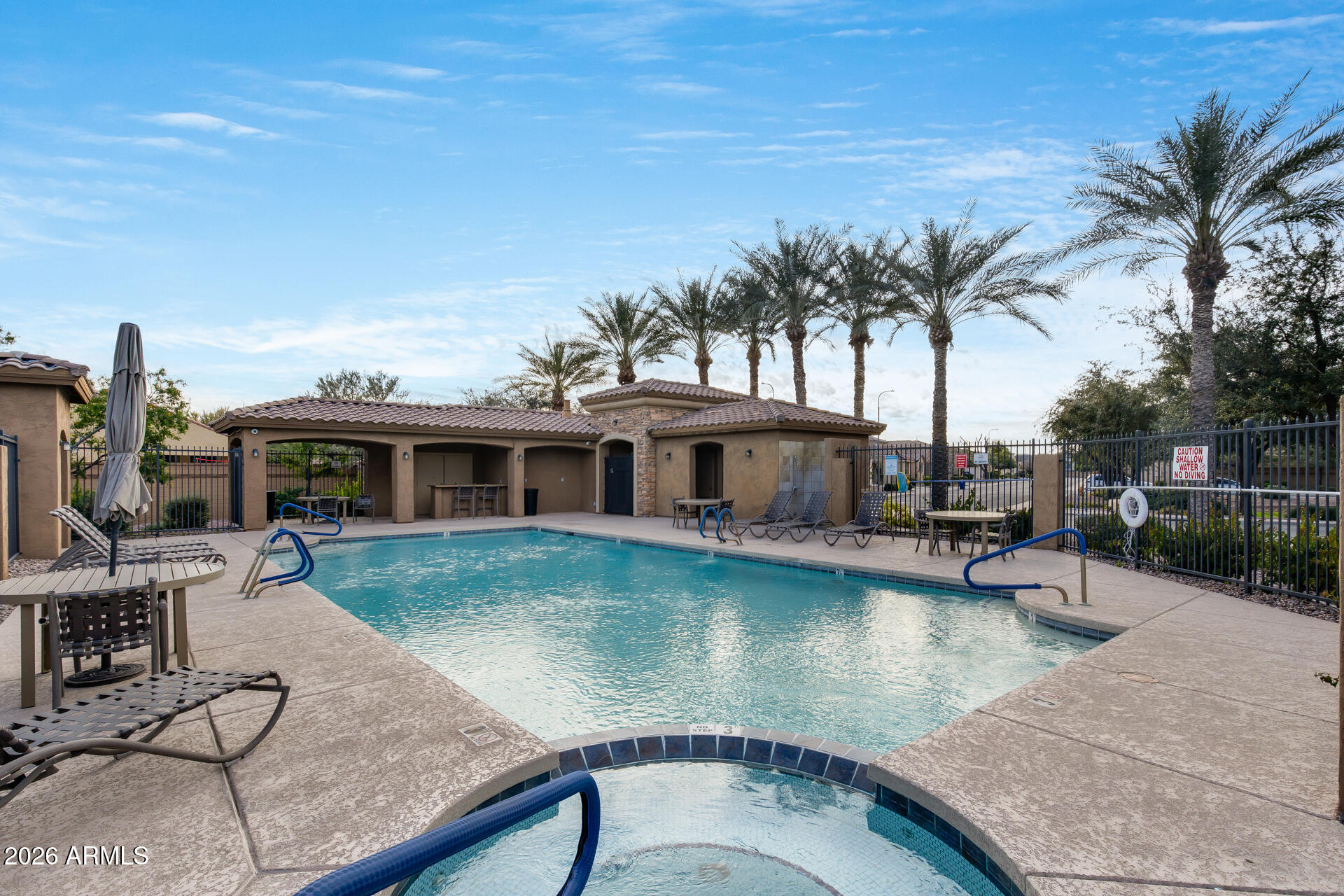 1553 W Homestead Drive