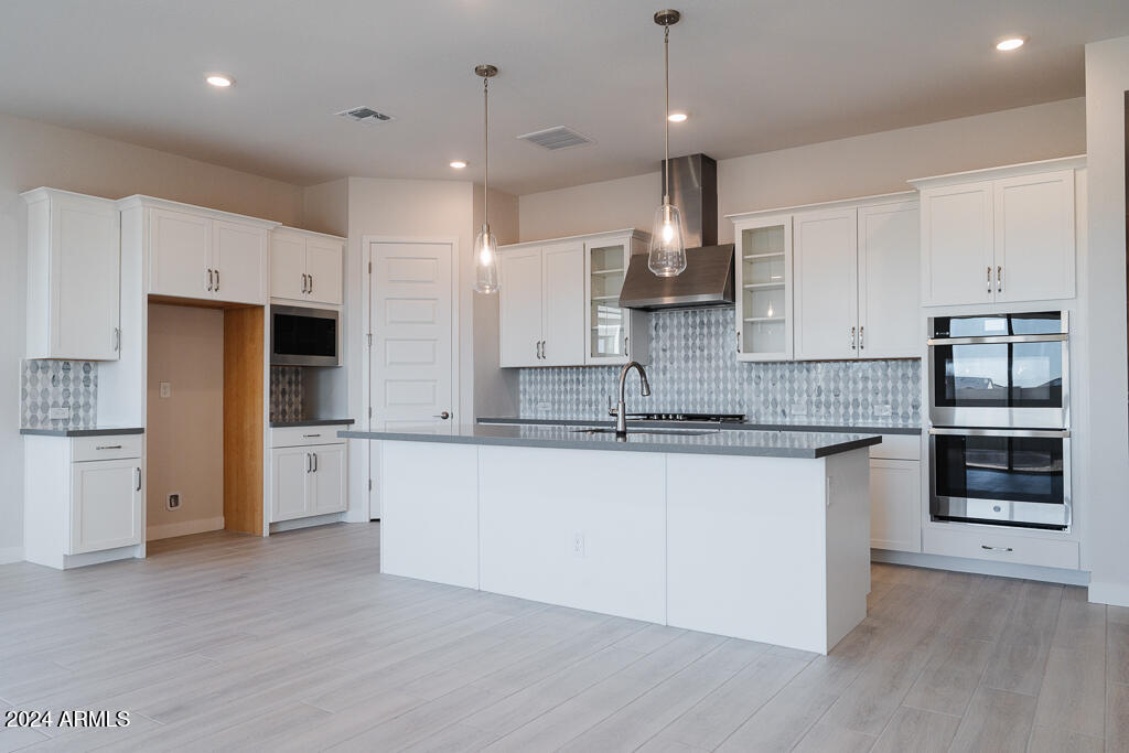 1323 E ELEANA Lane