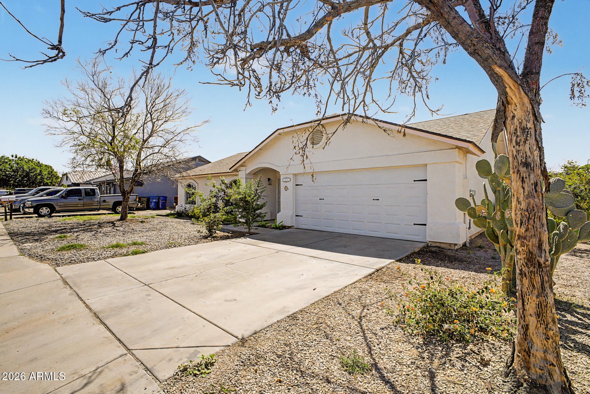 8111 E DES MOINES Street E