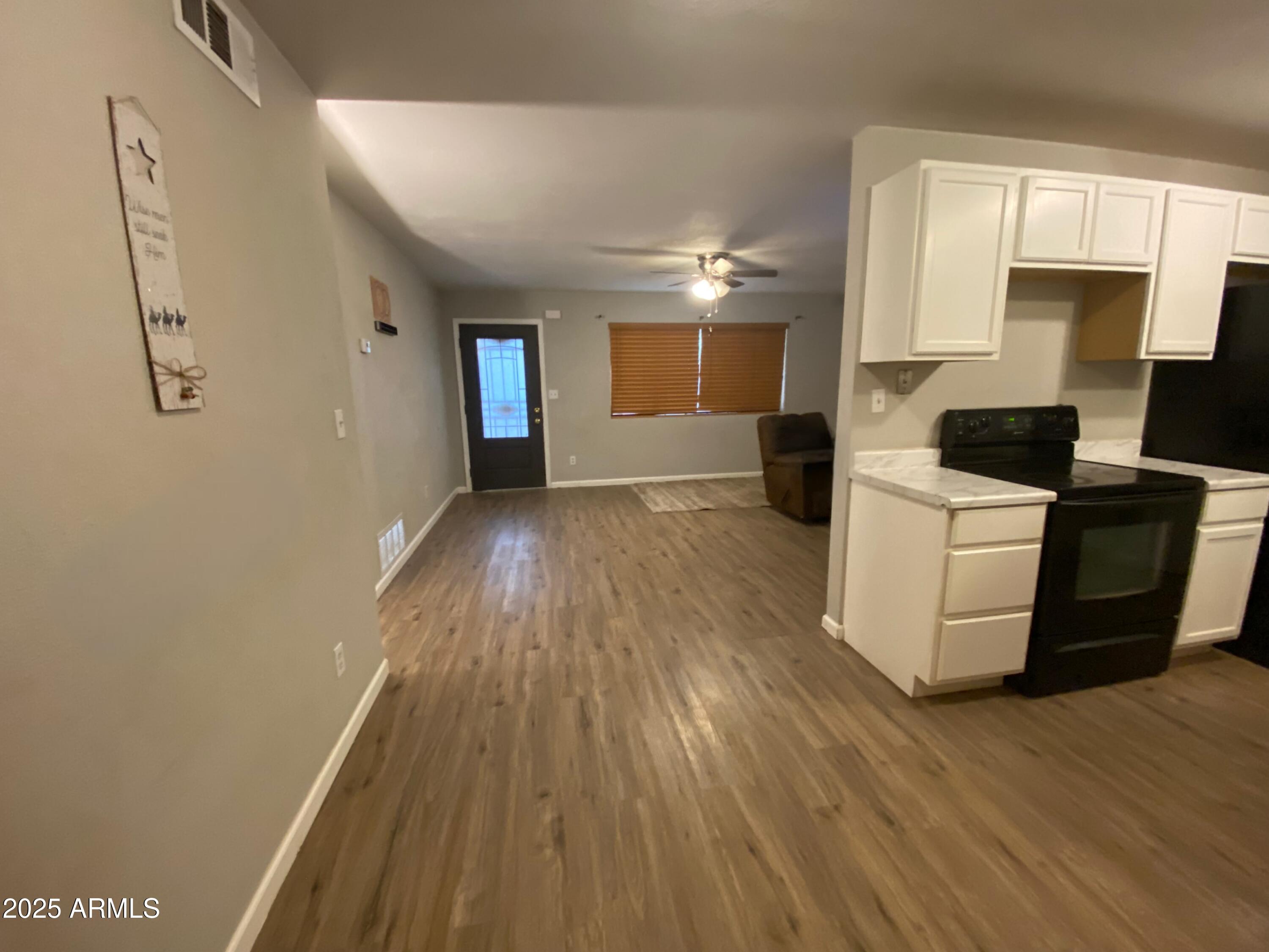 314 W PHOENIX Avenue