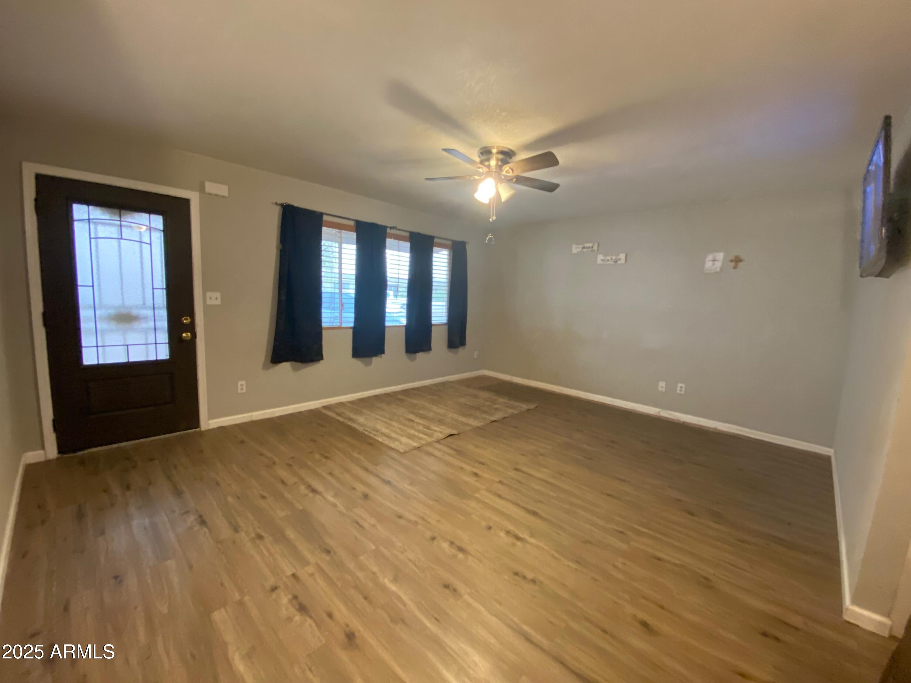 314 W PHOENIX Avenue