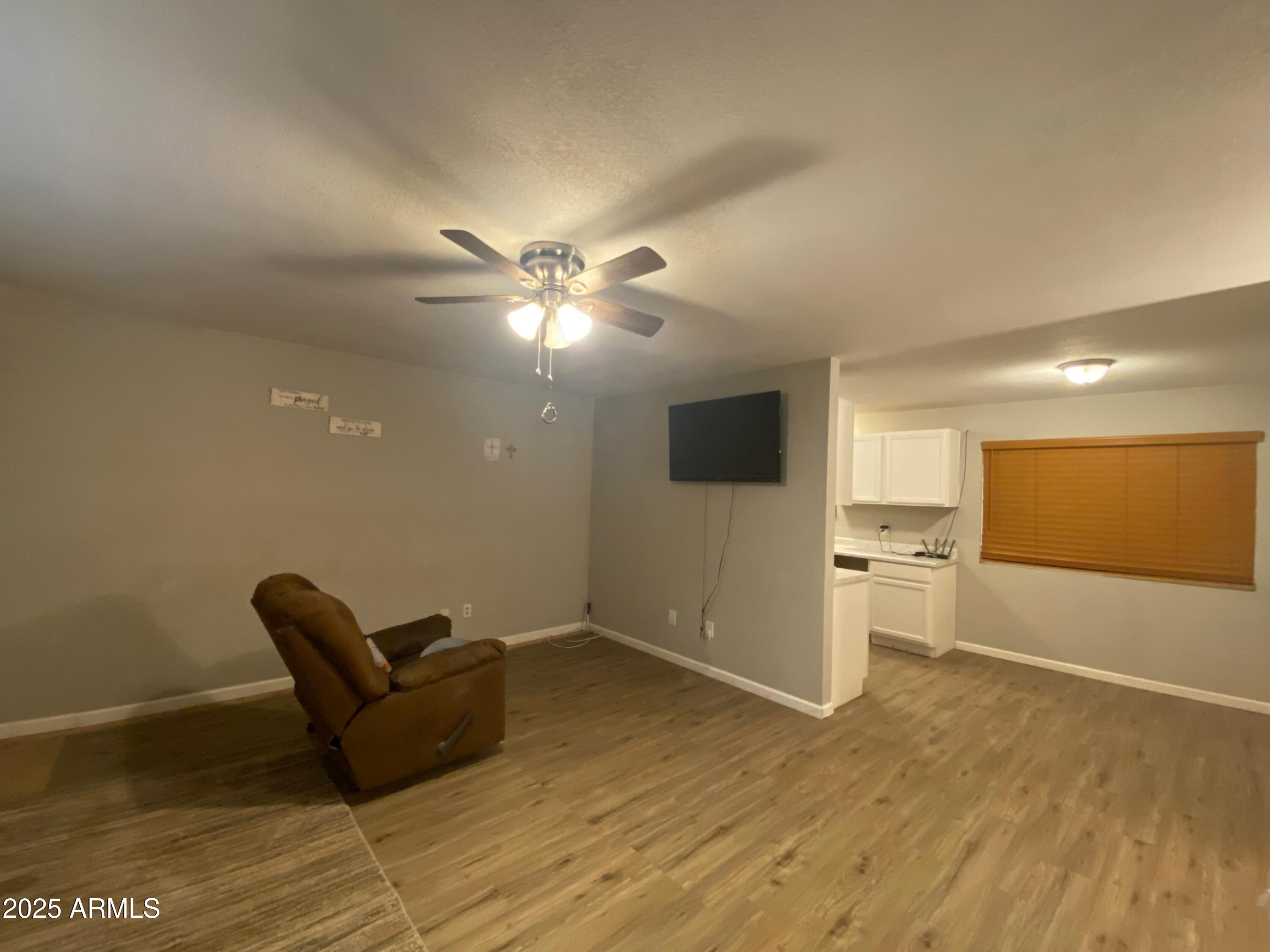 314 W PHOENIX Avenue