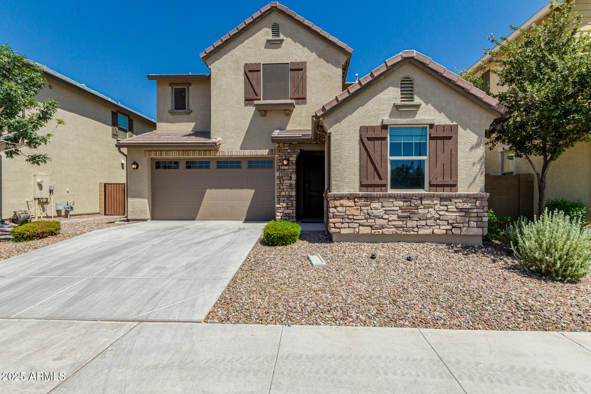 1026 E WEATHERBY Way