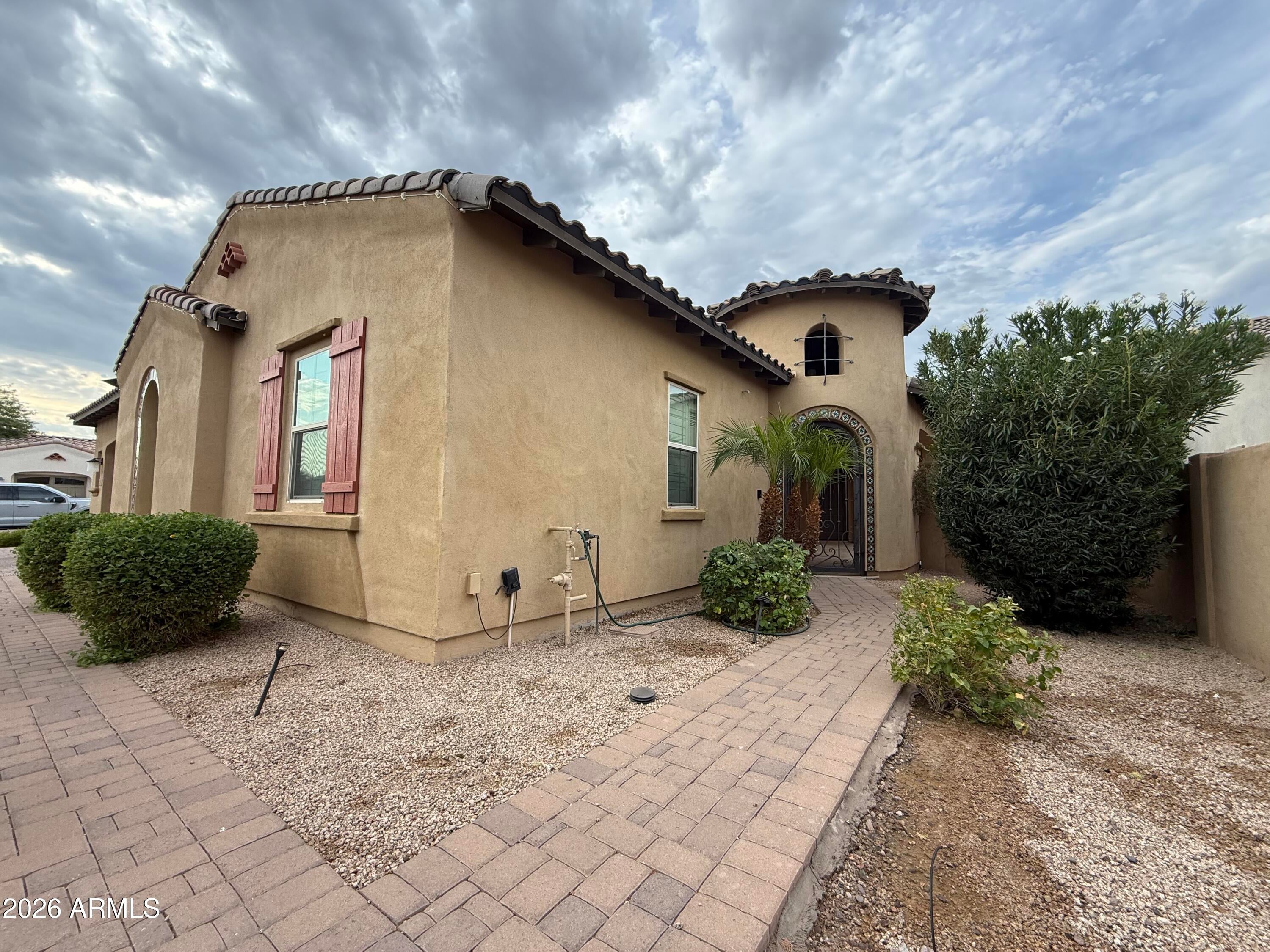 2307 E MAHOGANY Place