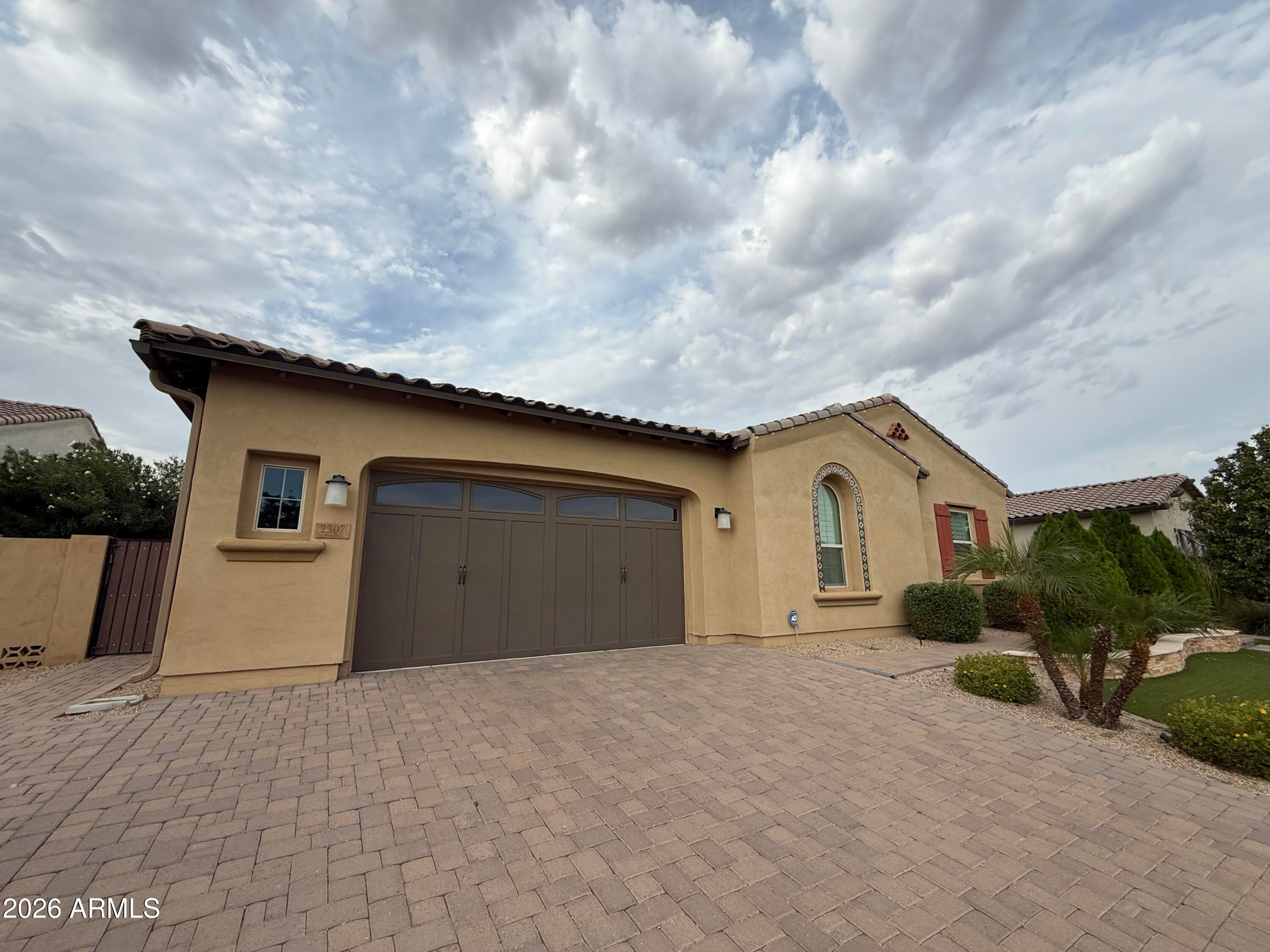 2307 E MAHOGANY Place
