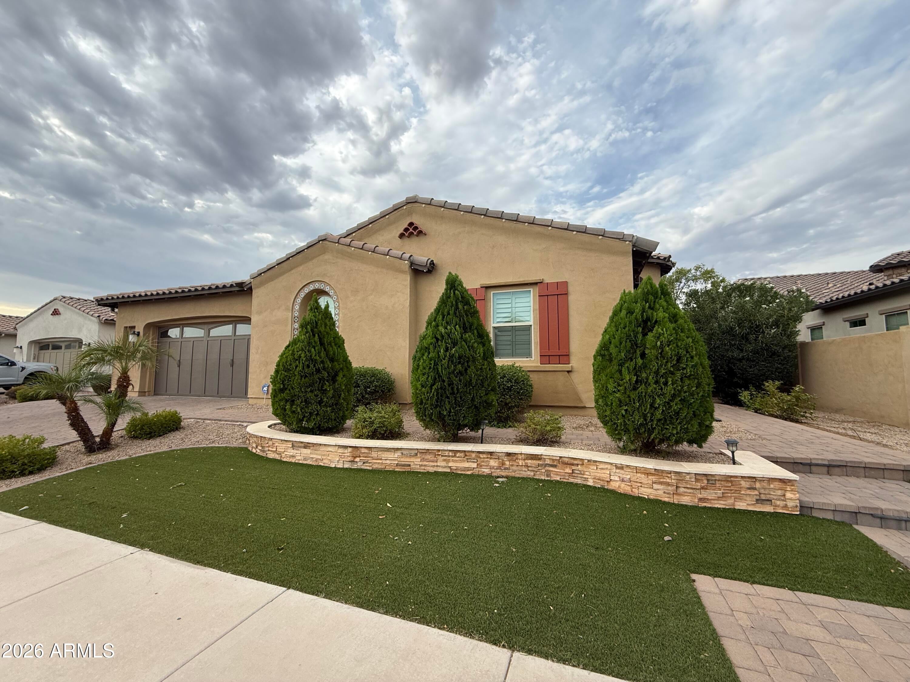 2307 E MAHOGANY Place