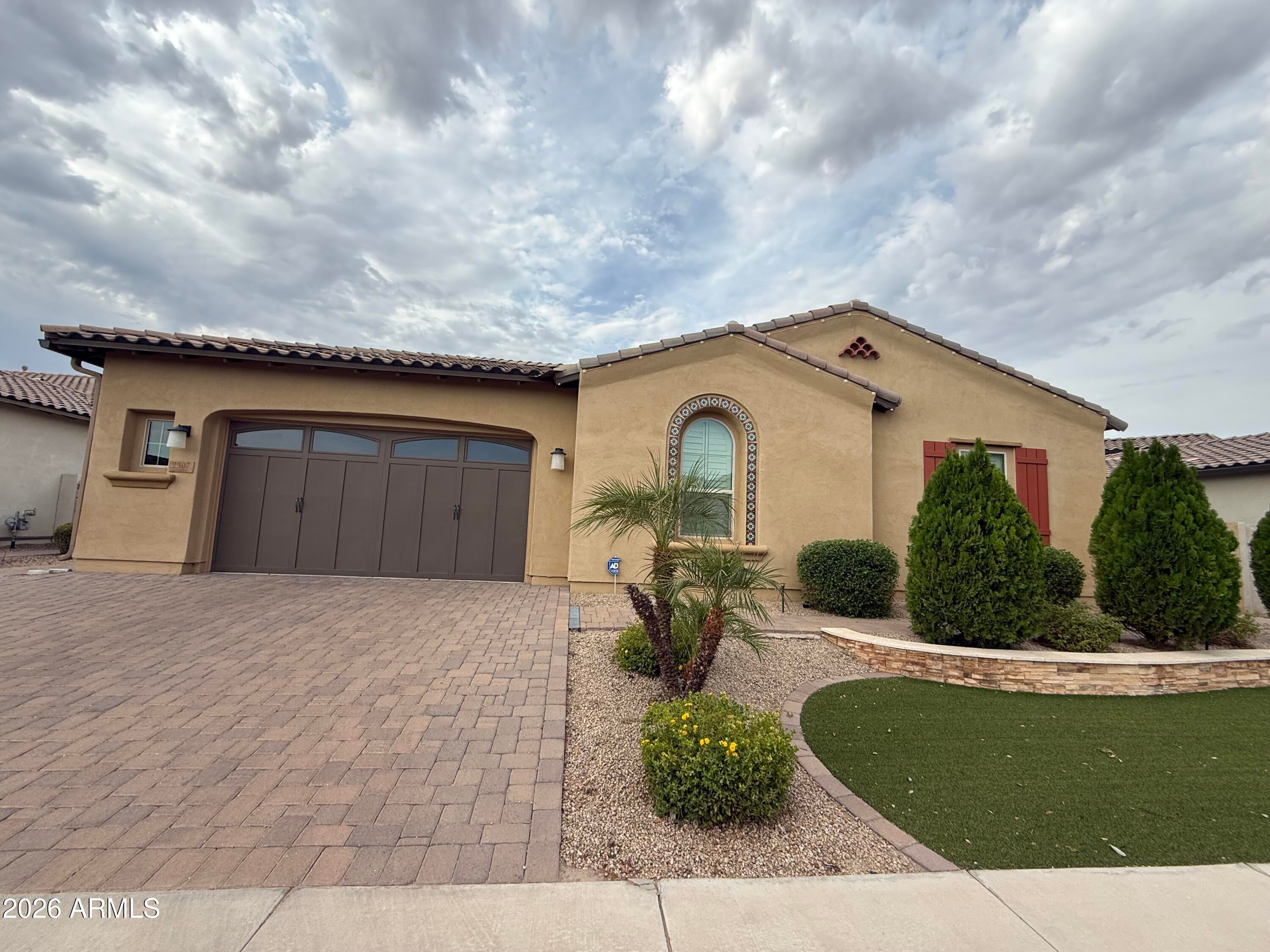 2307 E MAHOGANY Place