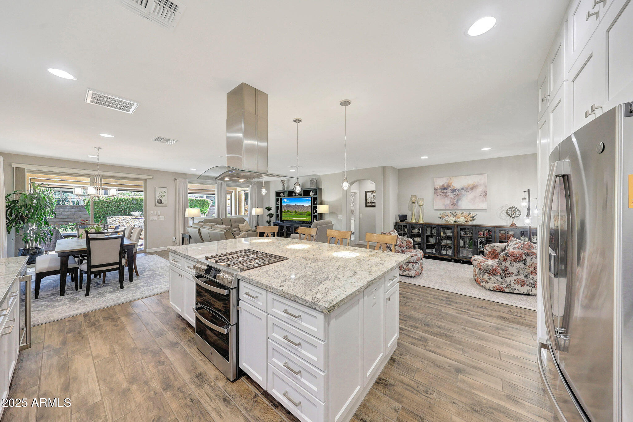 297 E VETERANS Way