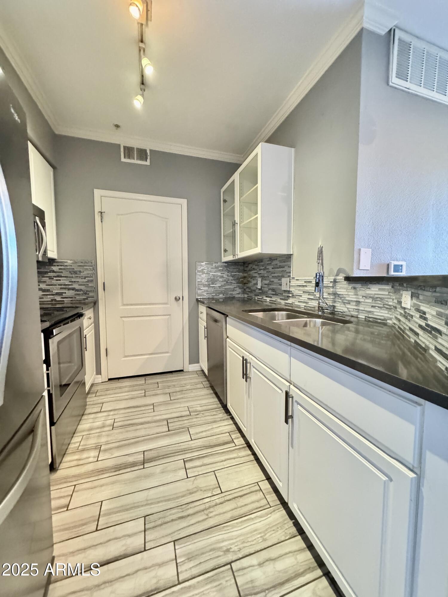 1701 E COLTER Street 226