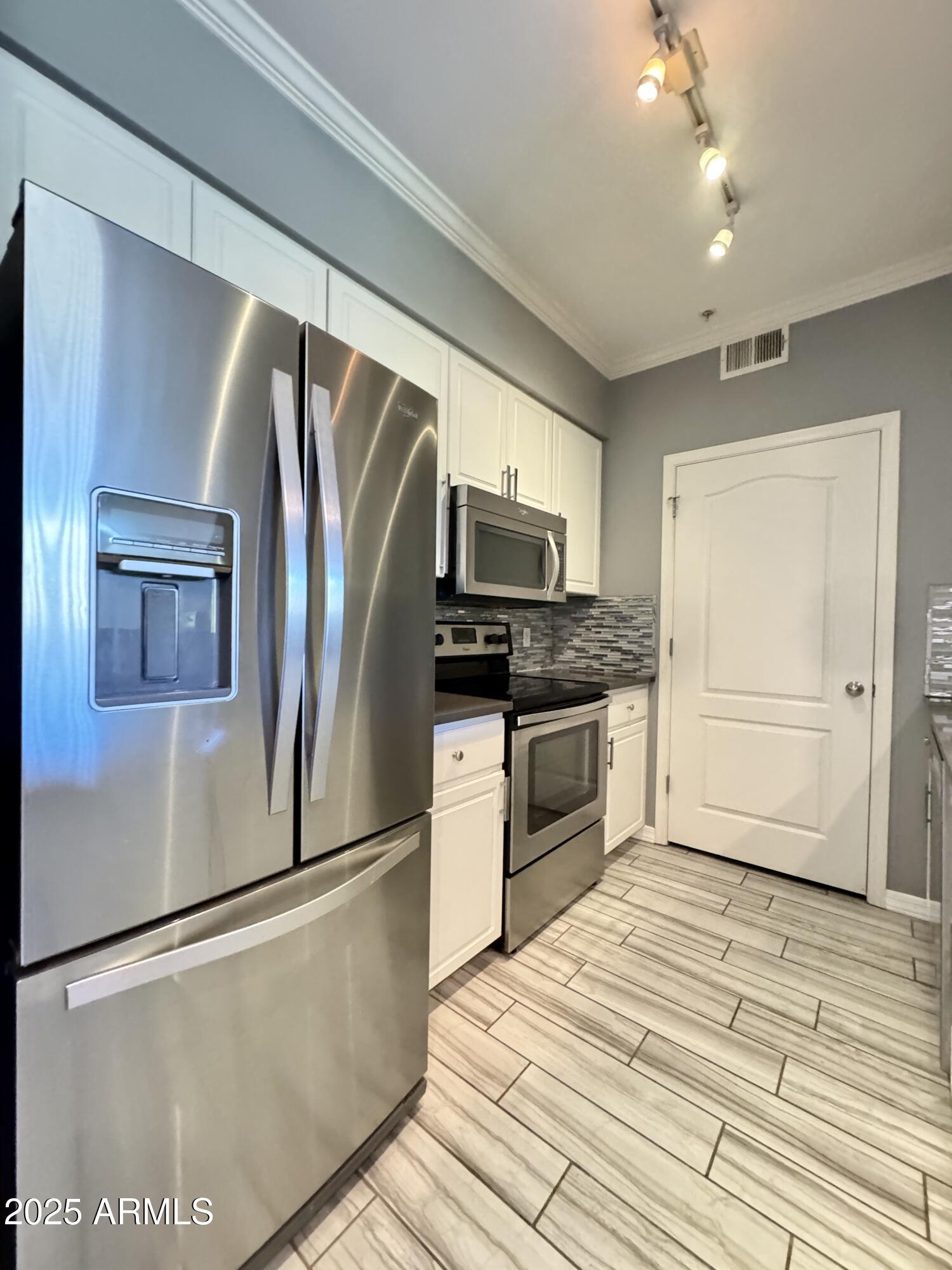 1701 E COLTER Street 226