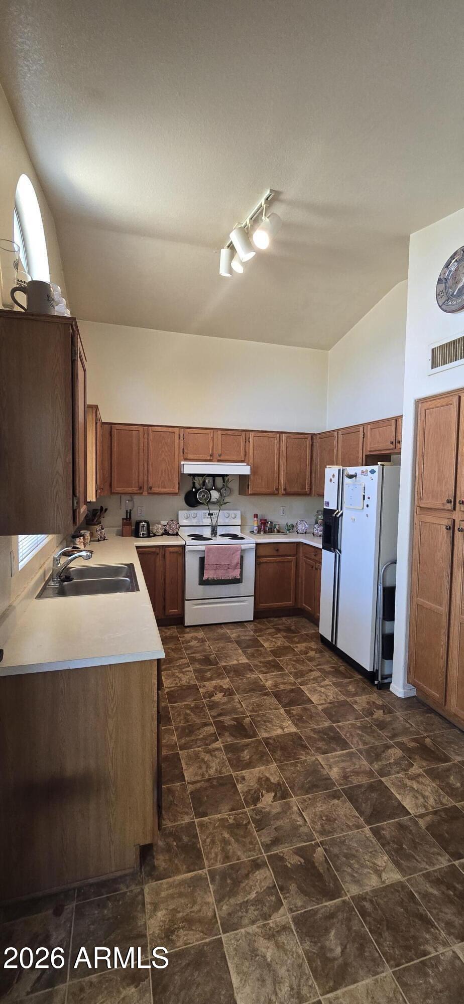 1820 E COUNTRYWALK Lane