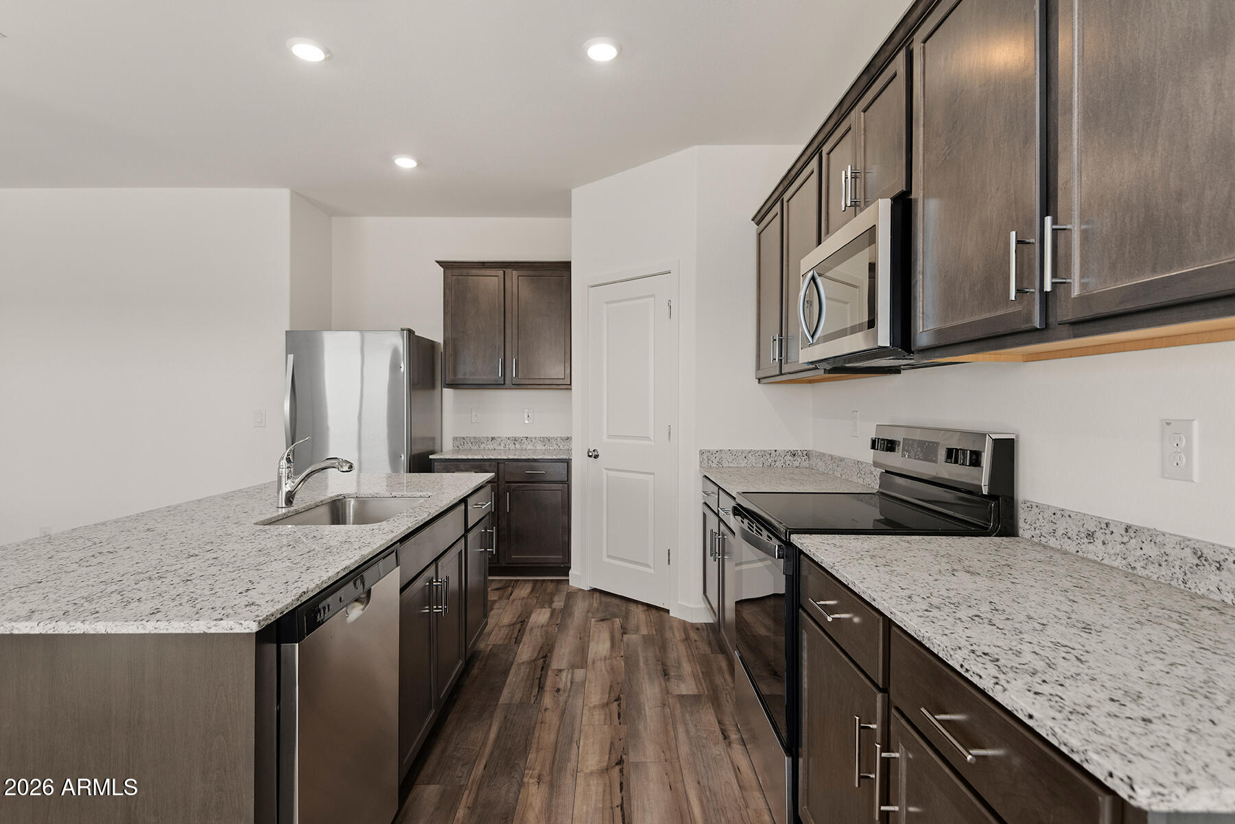 657 W Red Hawk Court