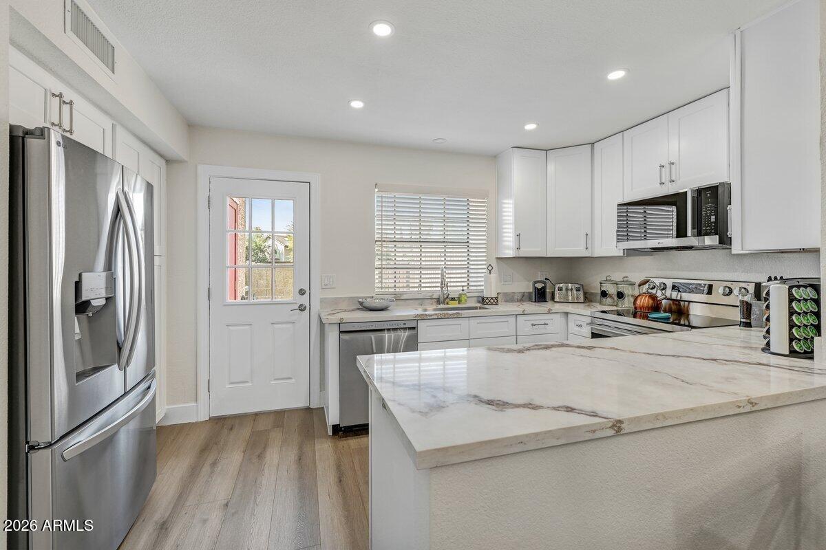 4901 E Kelton Lane 1033