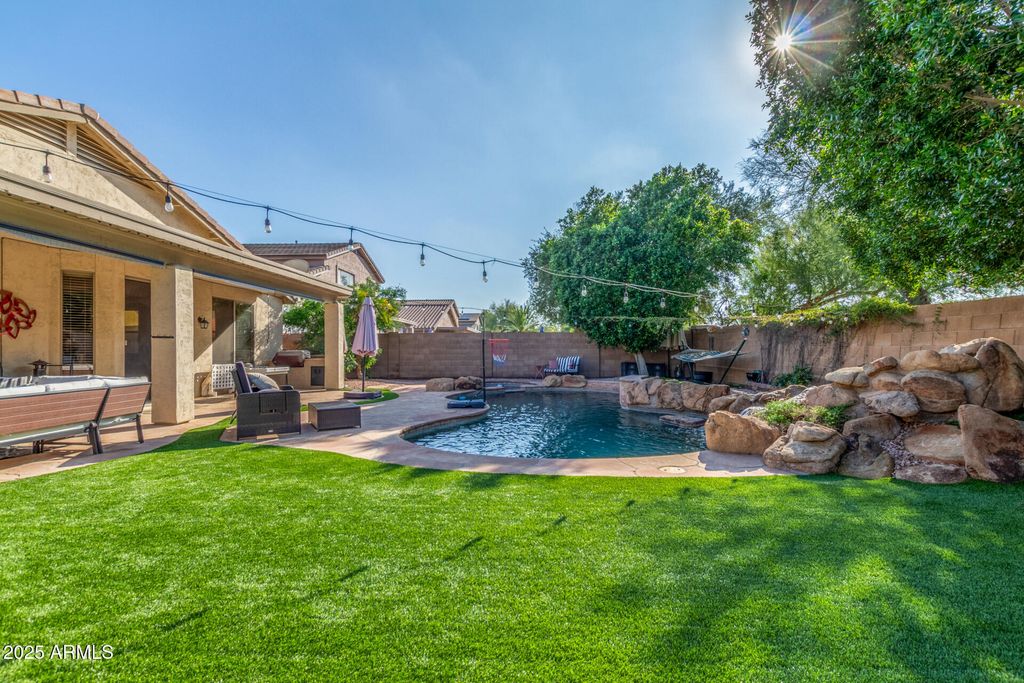 Photo of 166 N Brett Street, Gilbert, AZ 85234 (MLS # 6954465)