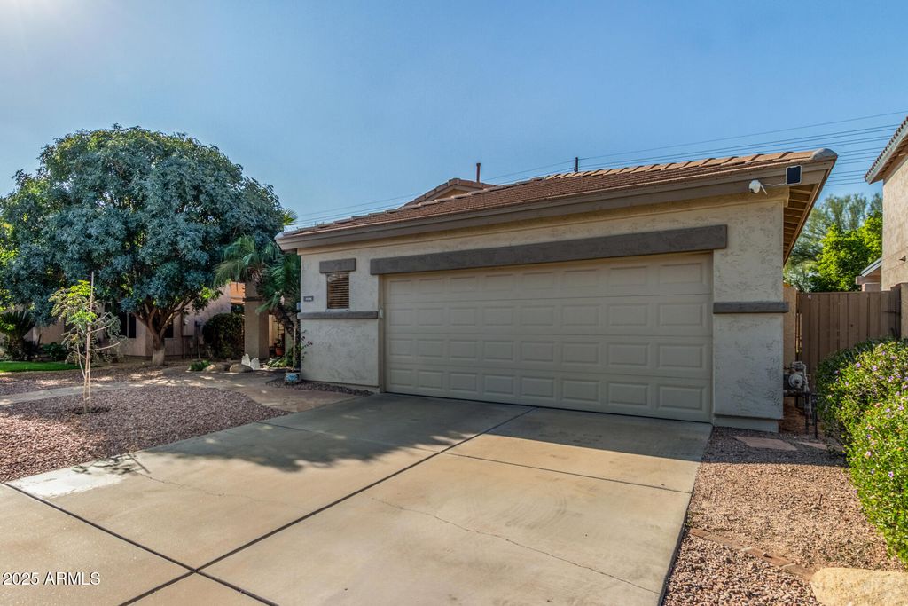 Photo of 166 N Brett Street, Gilbert, AZ 85234 (MLS # 6954465)