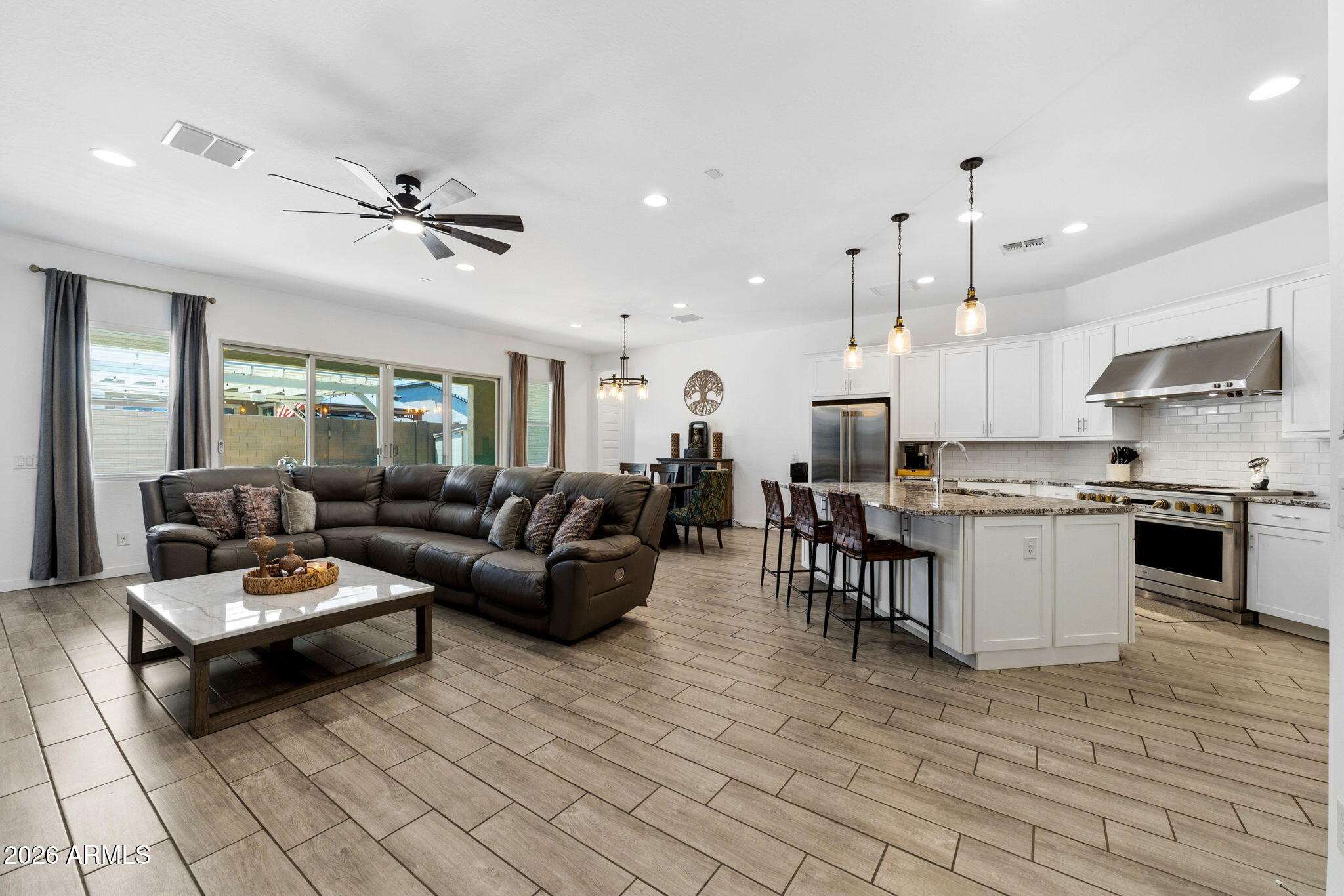 4135 W CARMEN Street