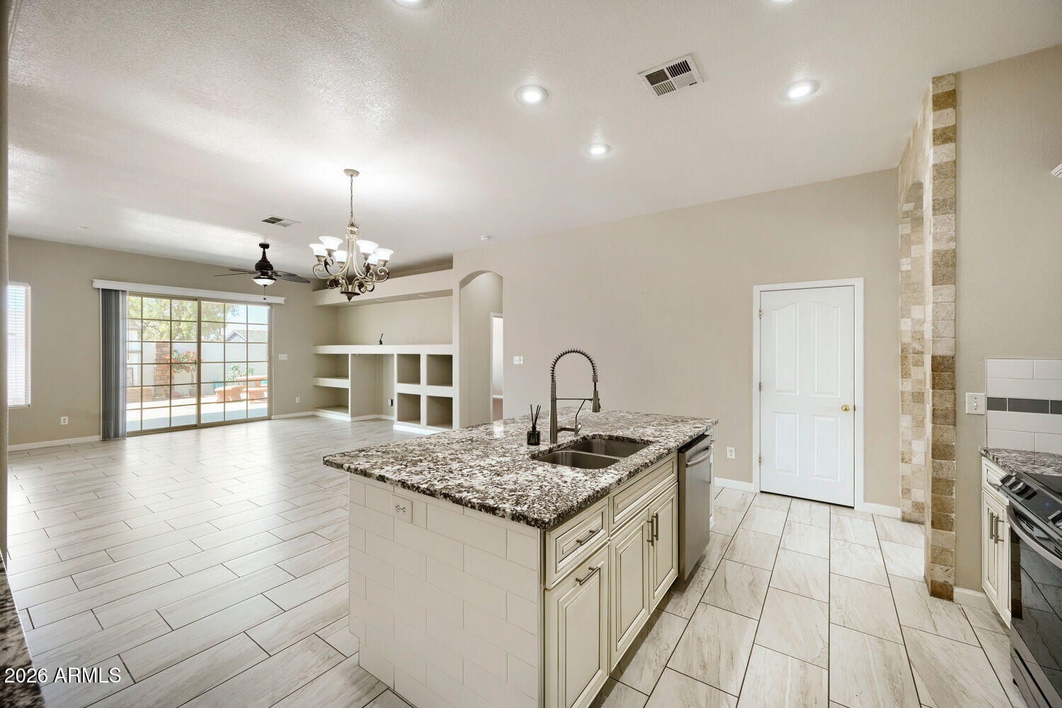 5619 W FRIER Drive