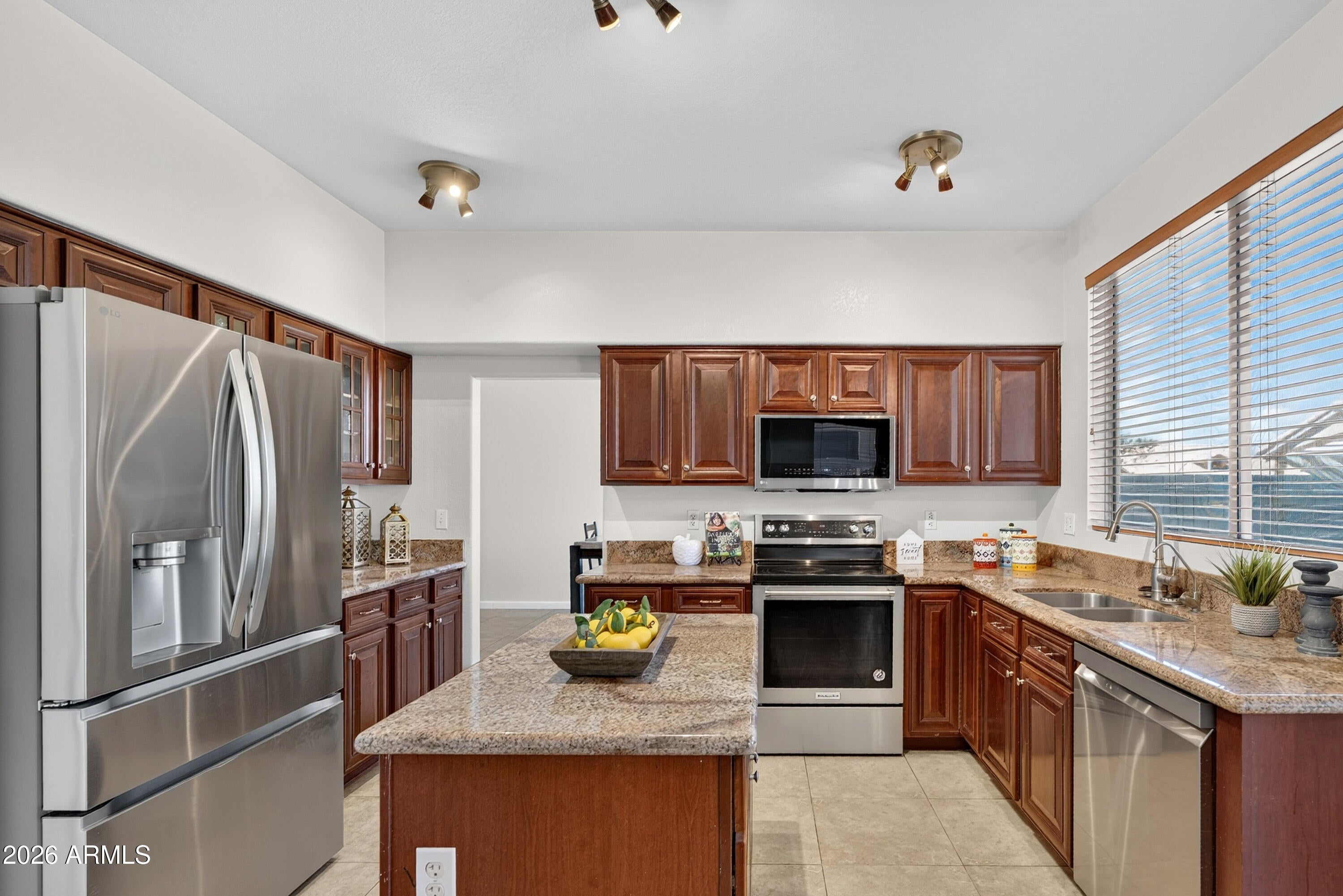 1100 W GLENMERE Drive