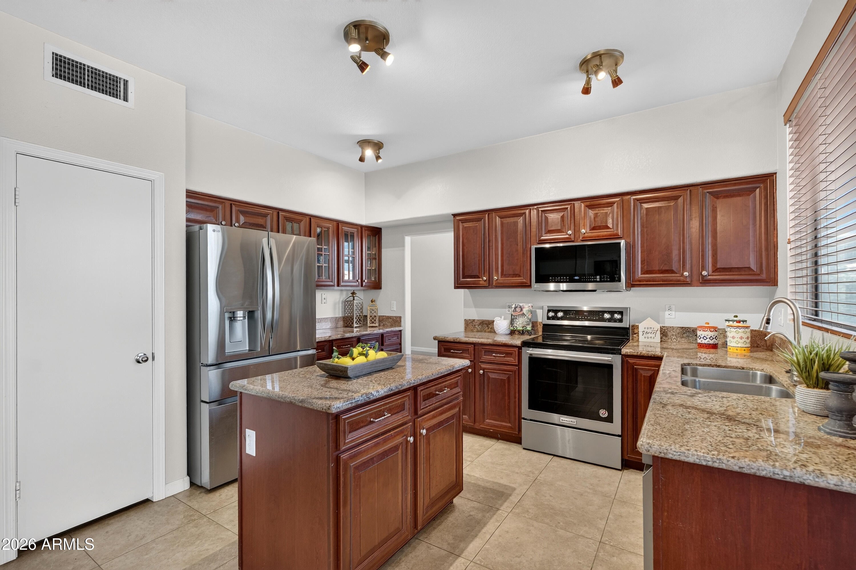 1100 W GLENMERE Drive