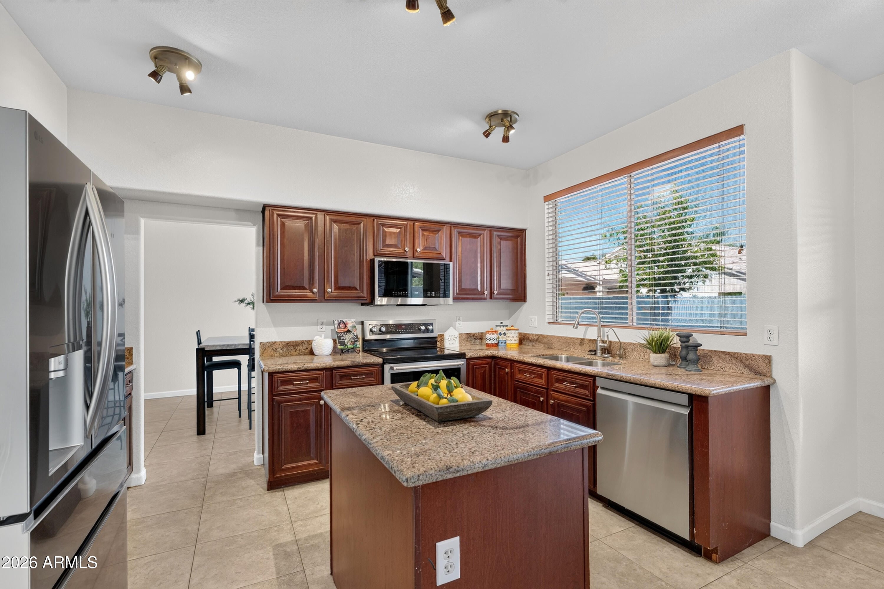 1100 W GLENMERE Drive
