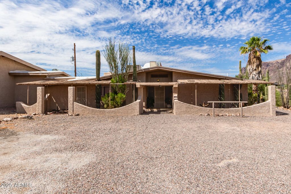 Photo of 442 N Mountain View Road, Apache Junction, AZ 85119 (MLS # 6890708)