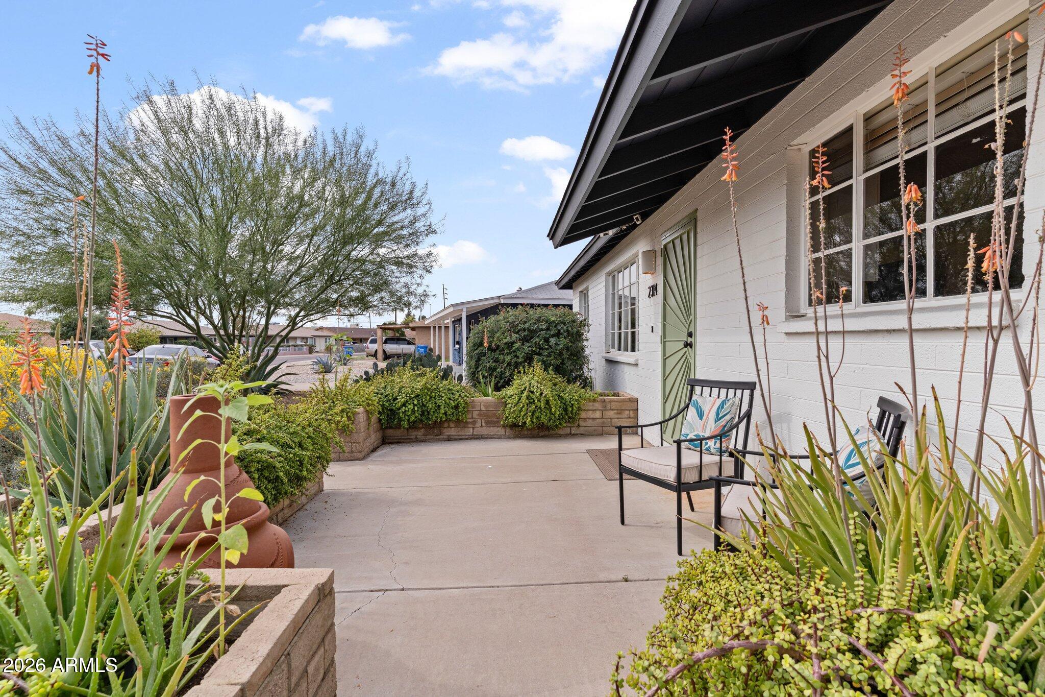 2314 W PINCHOT Avenue