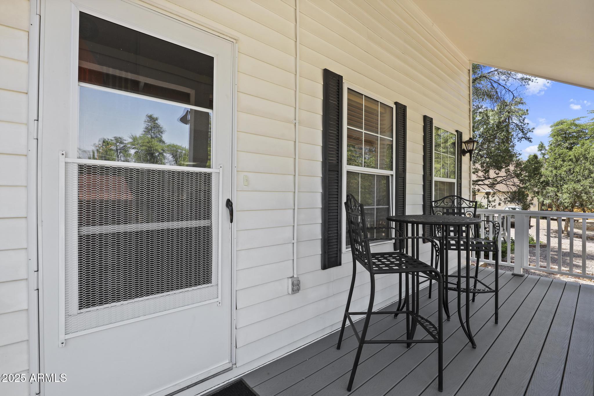 107 W SHERWOOD Drive