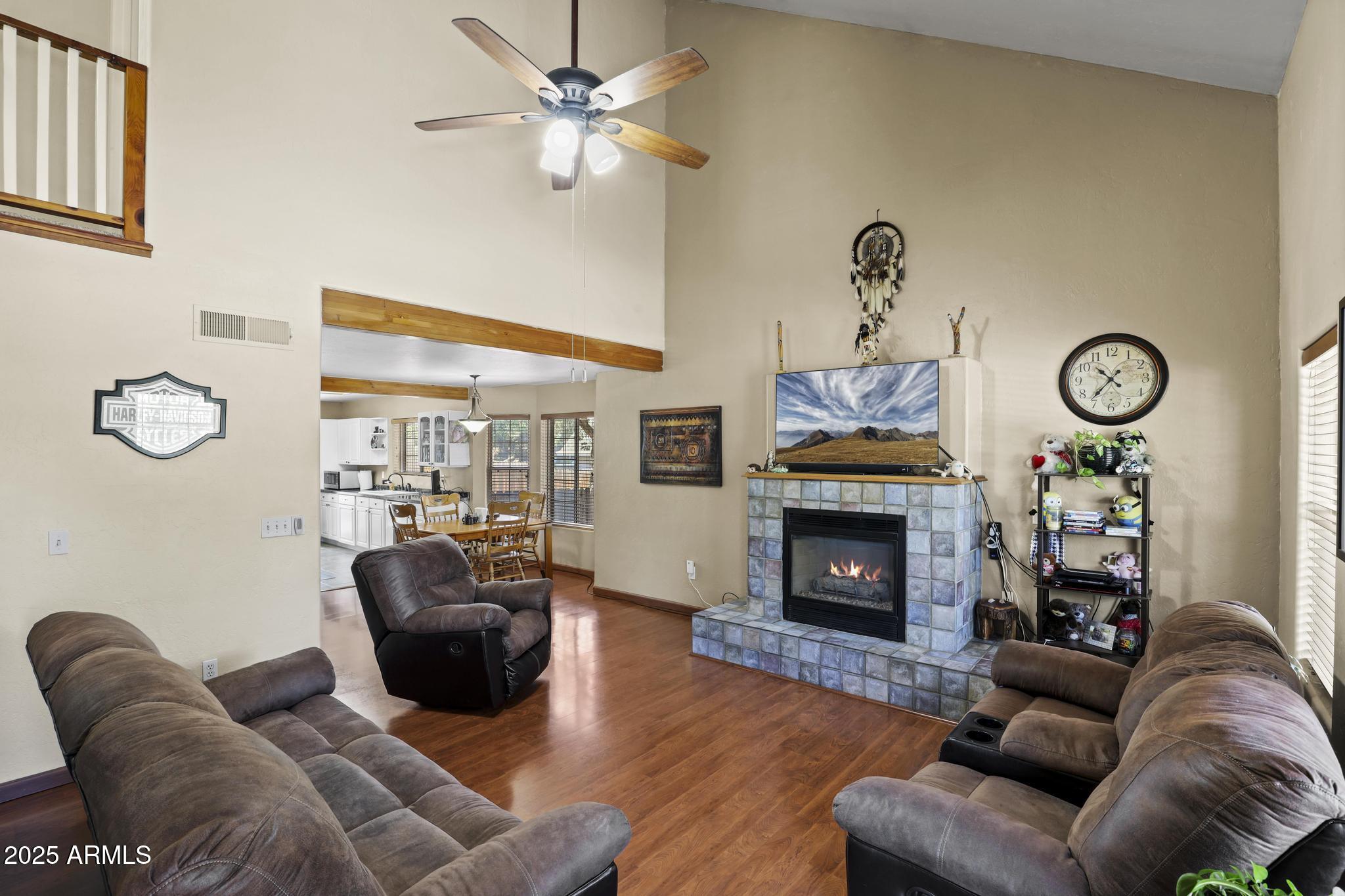 107 W SHERWOOD Drive