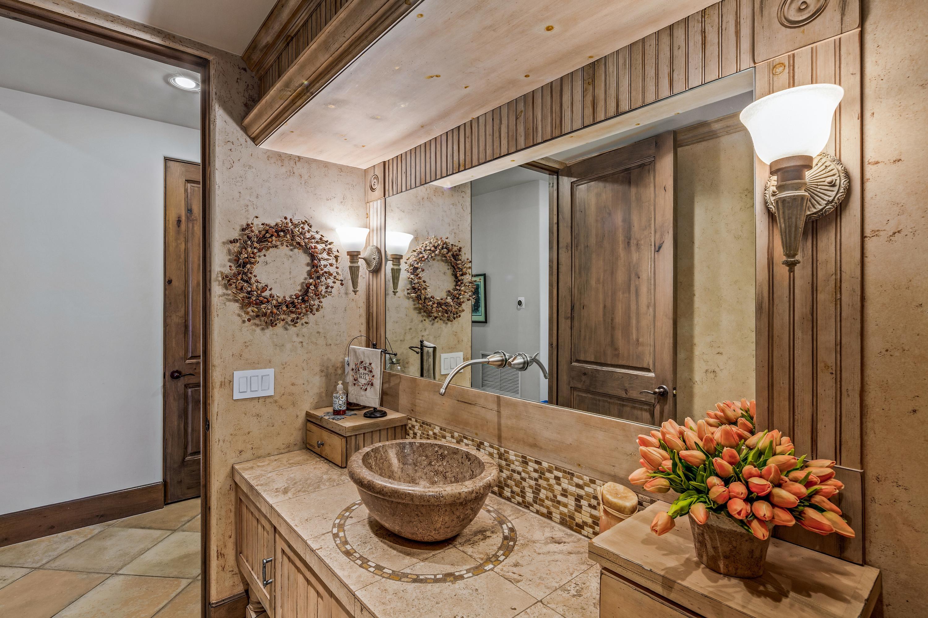 WHISPER ROCK UNIT 1 - Residential