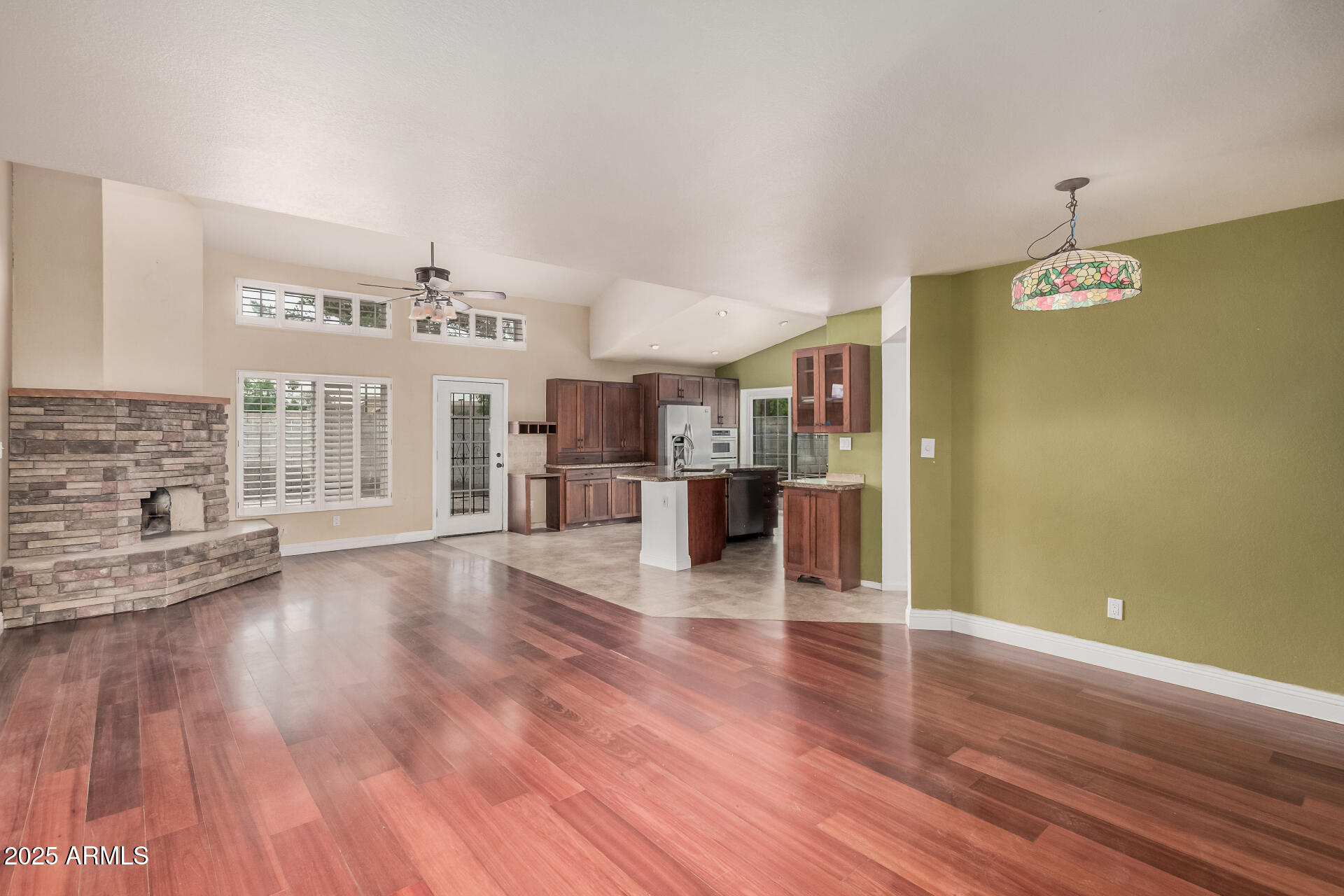845 N OAK Court