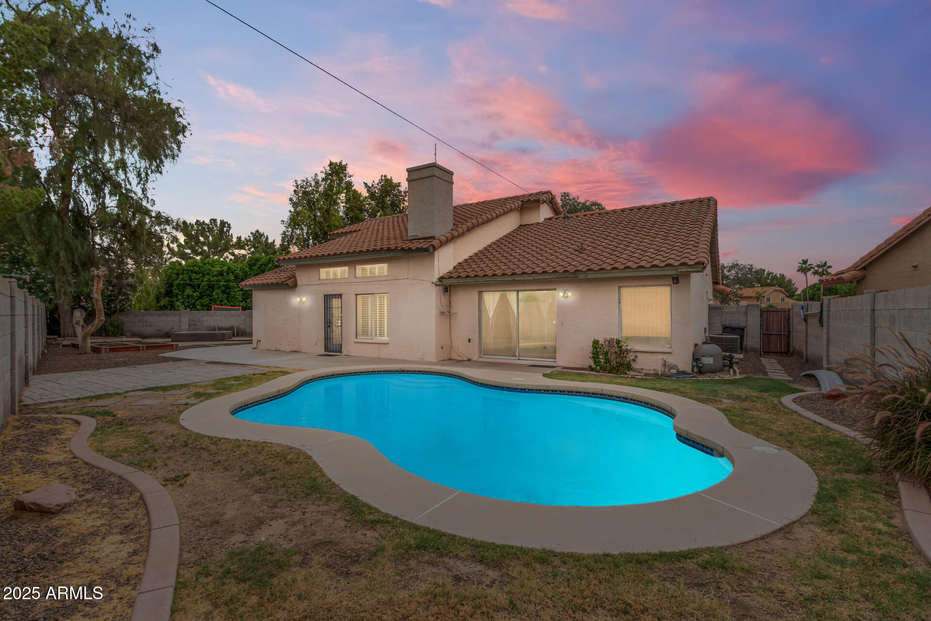 845 N OAK Court