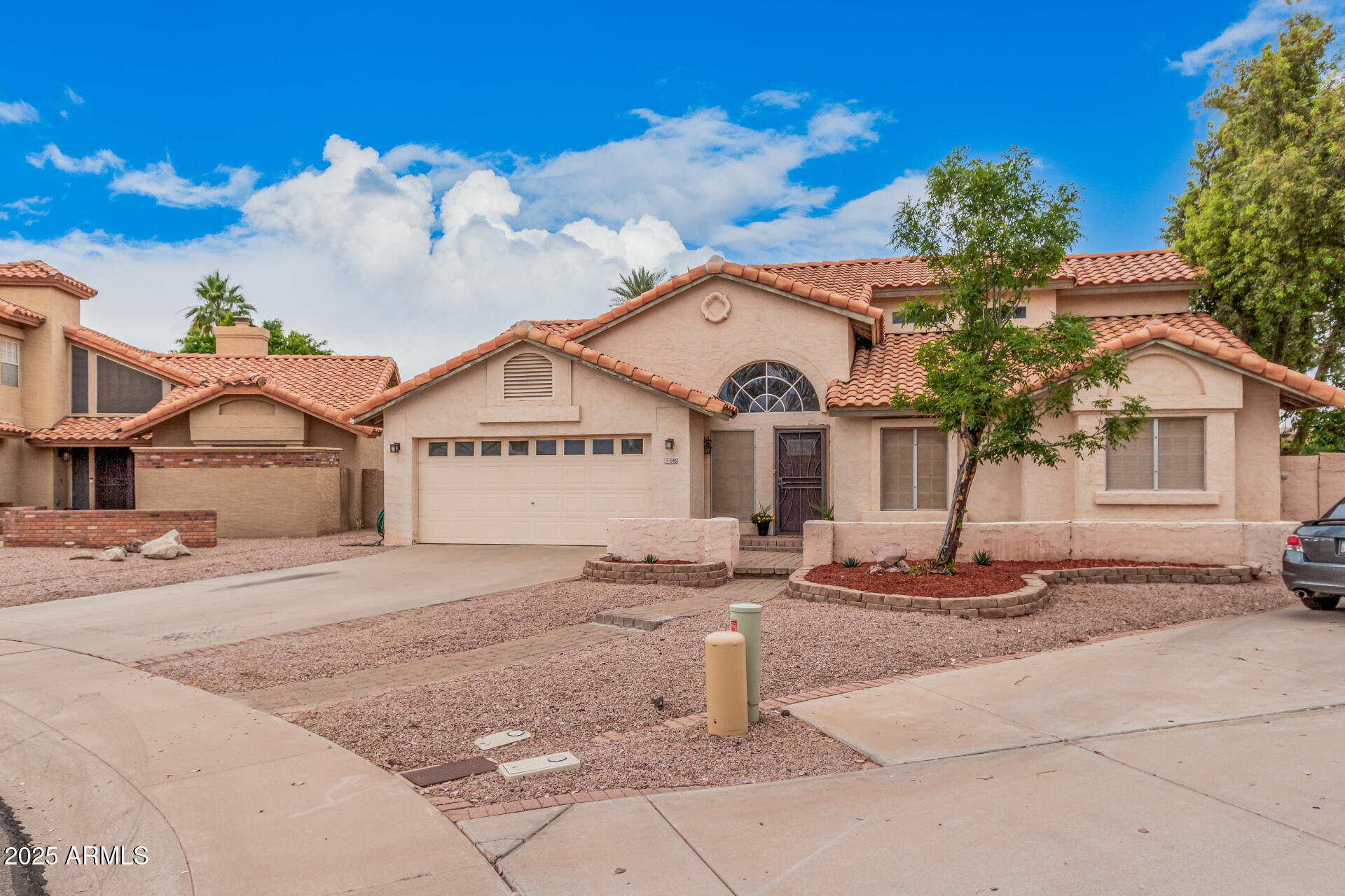 845 N OAK Court