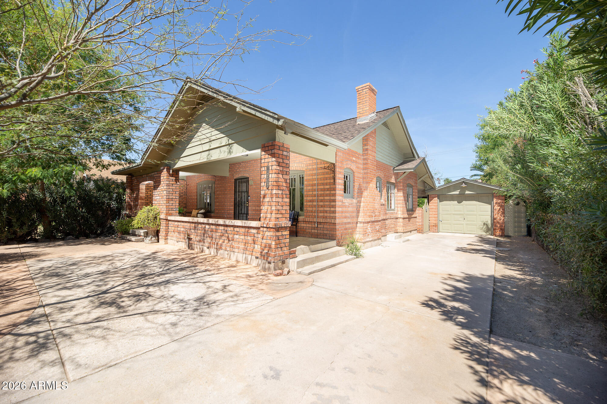 1636 E PINCHOT Avenue