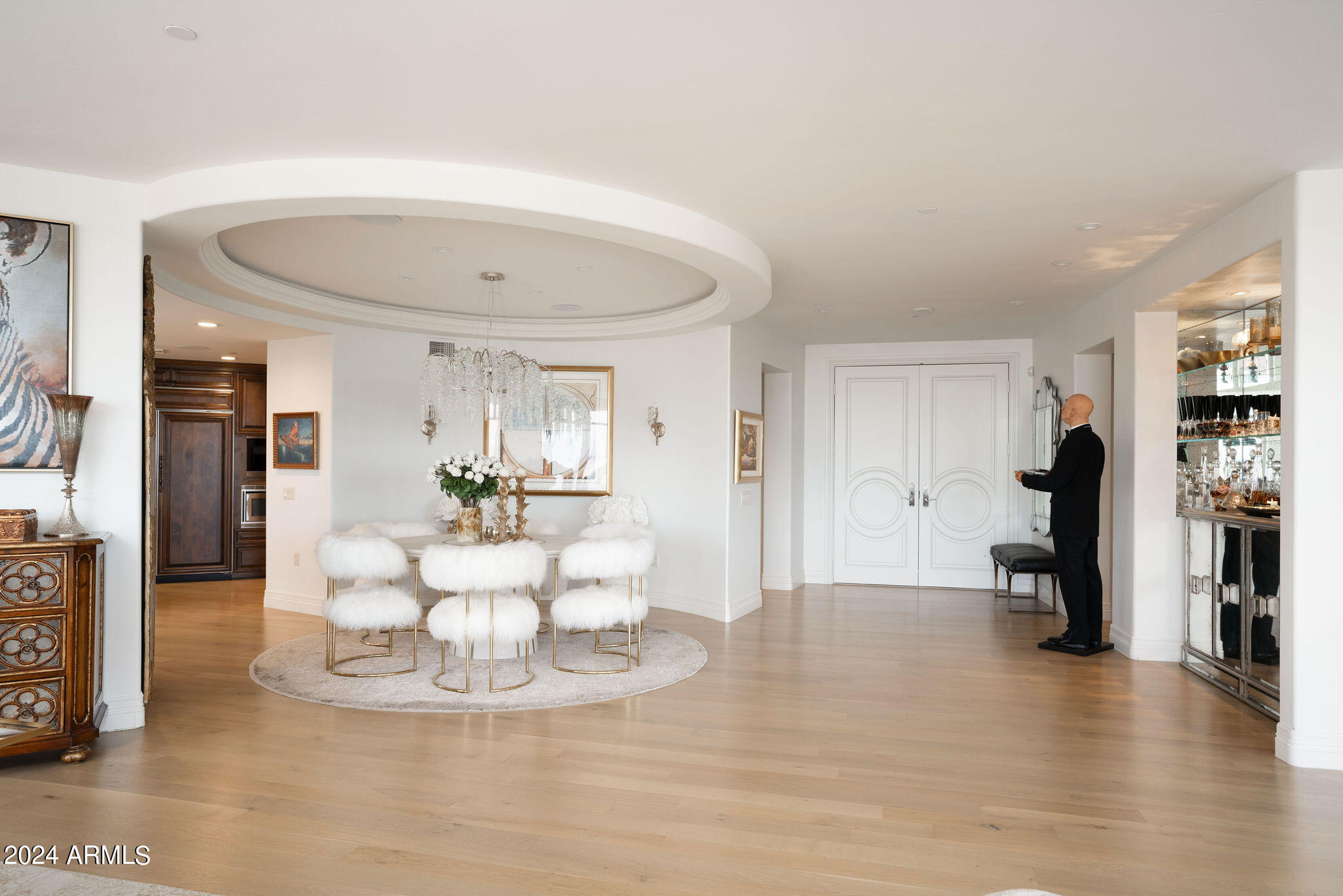 2402 E ESPLANADE Lane 902