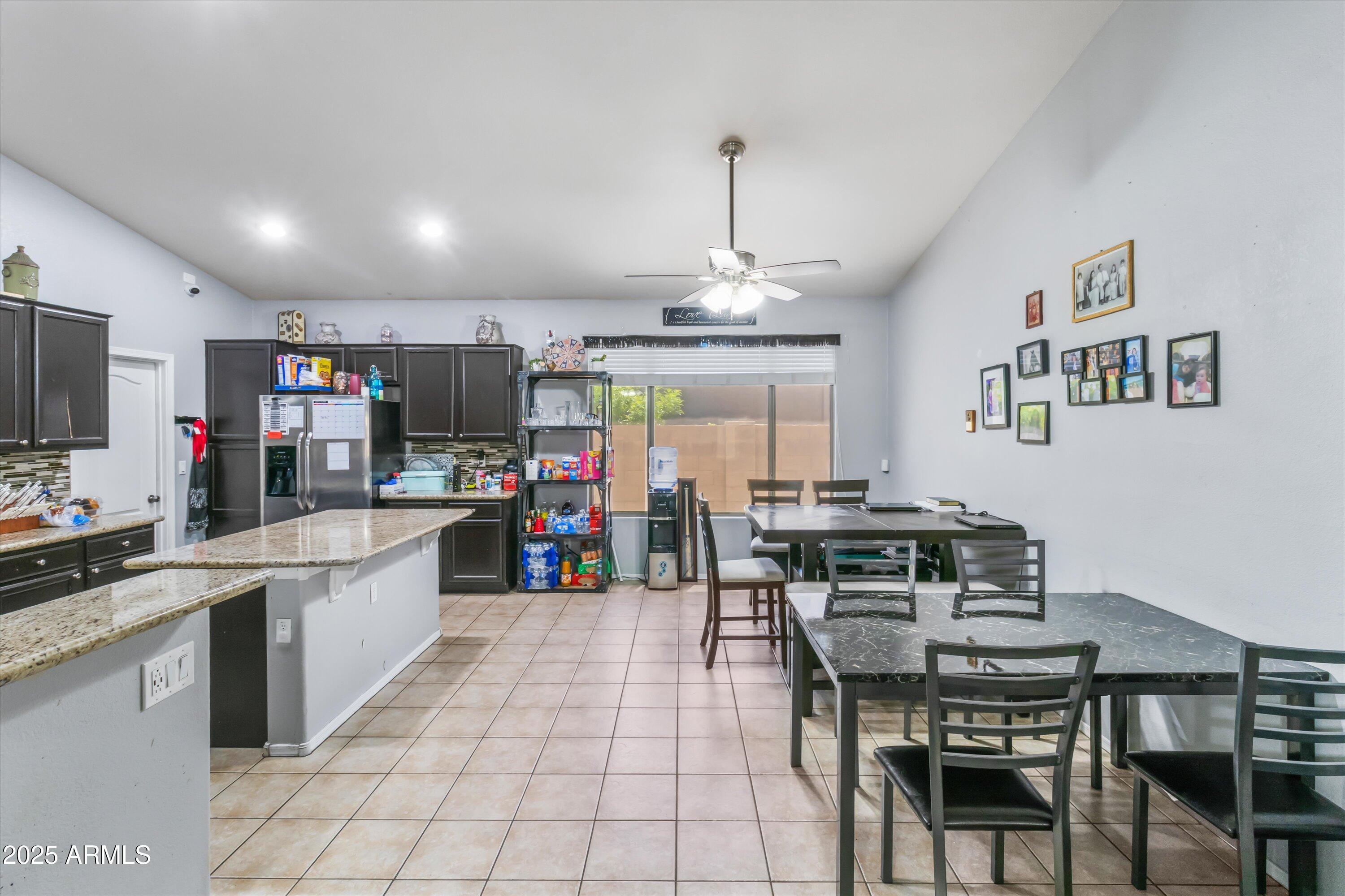 812 S FERN Court