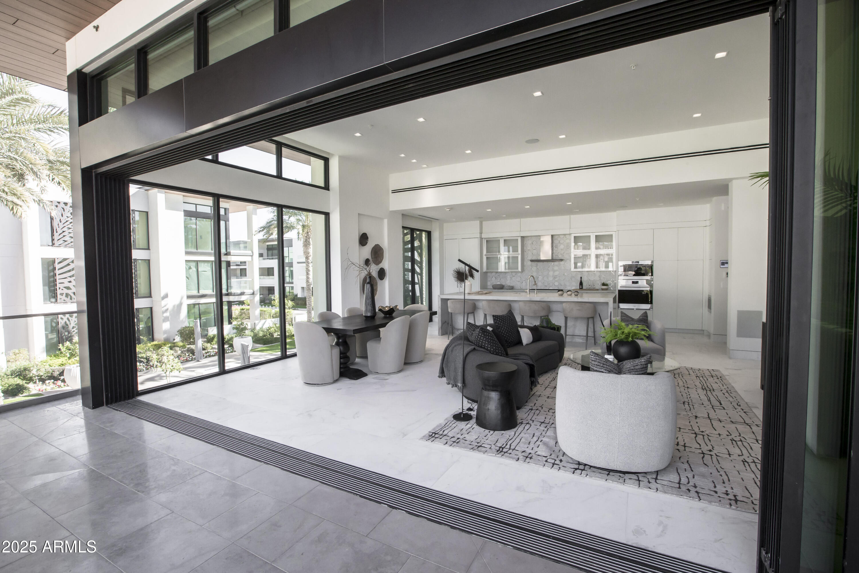 6587 N PALMERAIE Boulevard 2041